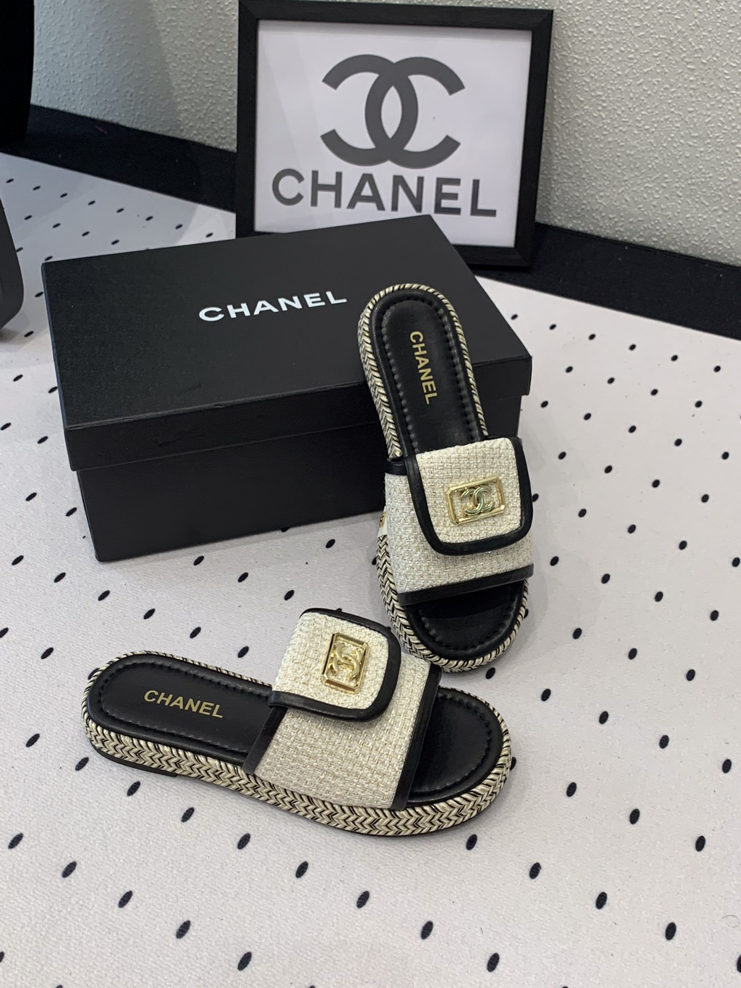 Chanel Chanel新款早春拖鞋 无敌可爱上脚