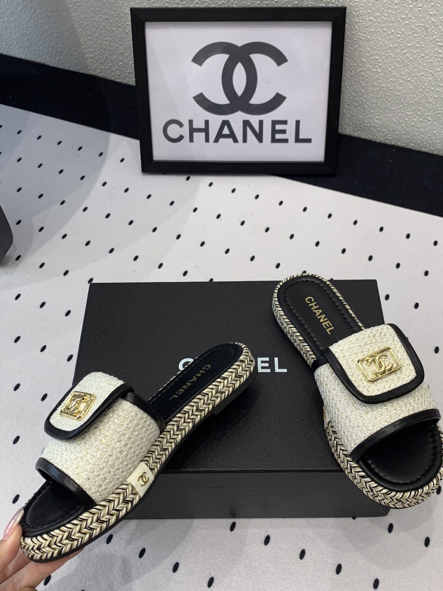 Chanel Chanel新款早春拖鞋 无敌可爱上脚