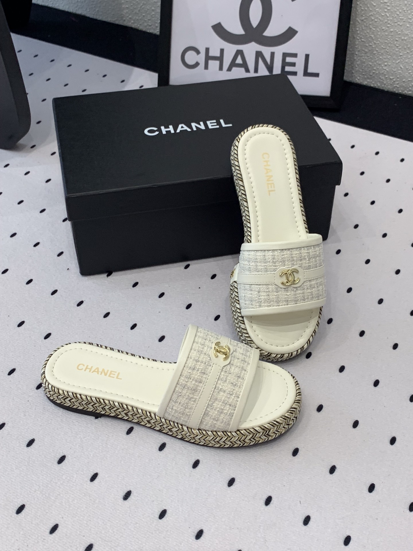 Chanel Chanel新款早春拖鞋 无敌可爱上脚