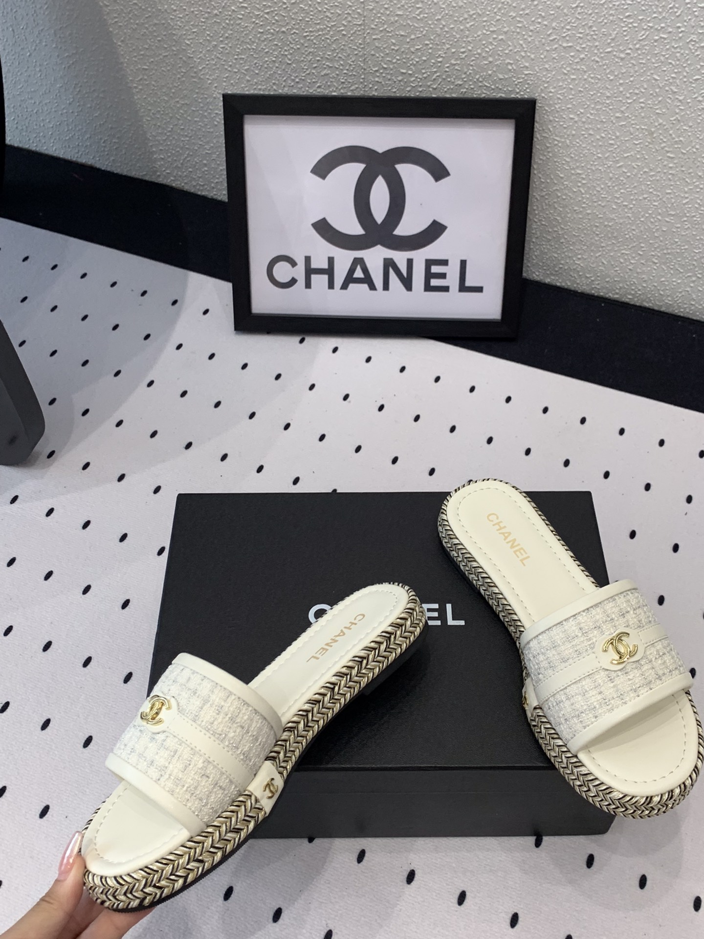 Chanel Chanel新款早春拖鞋 无敌可爱上脚