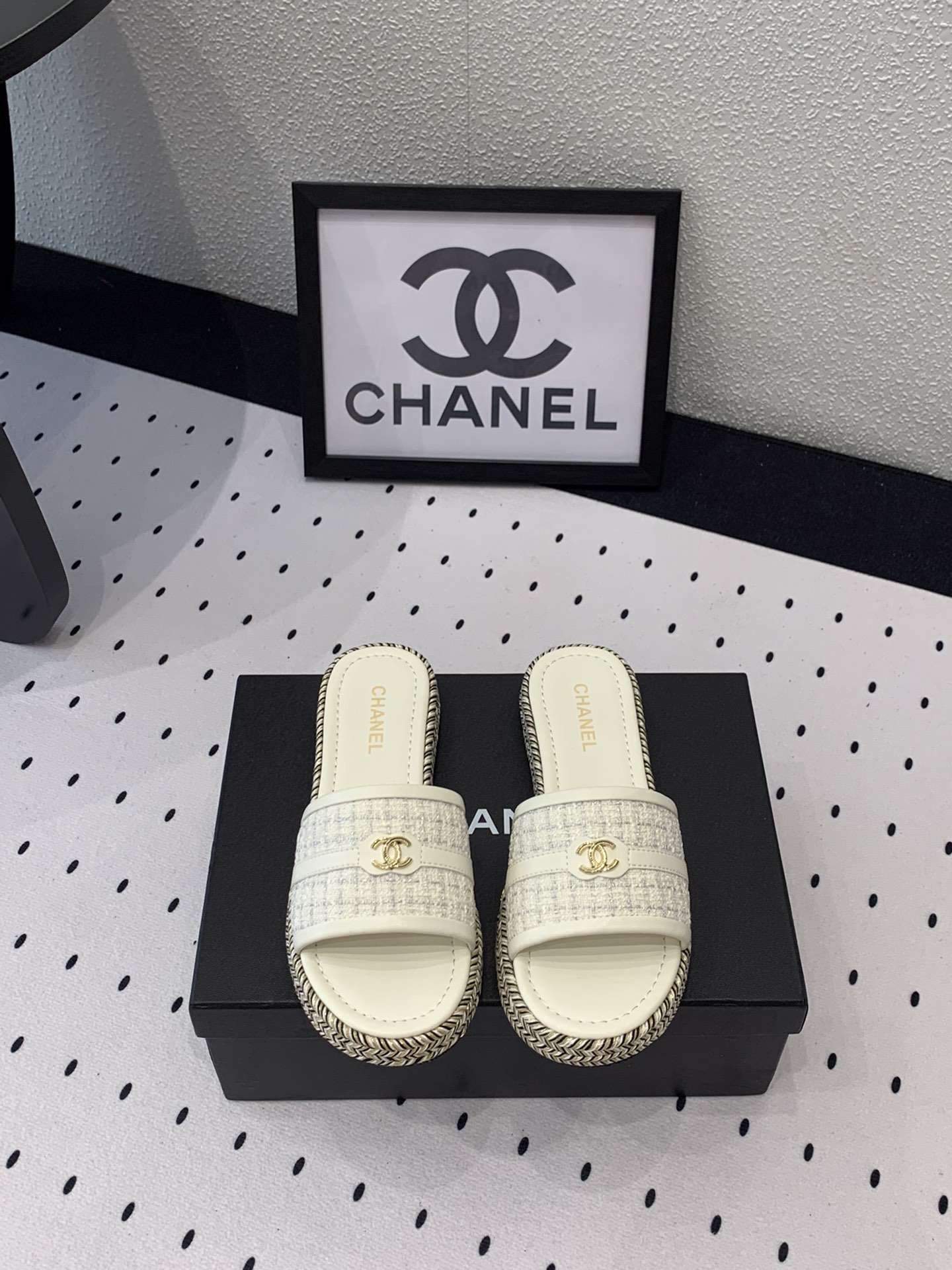 Chanel Chanel新款早春拖鞋 无敌可爱上脚