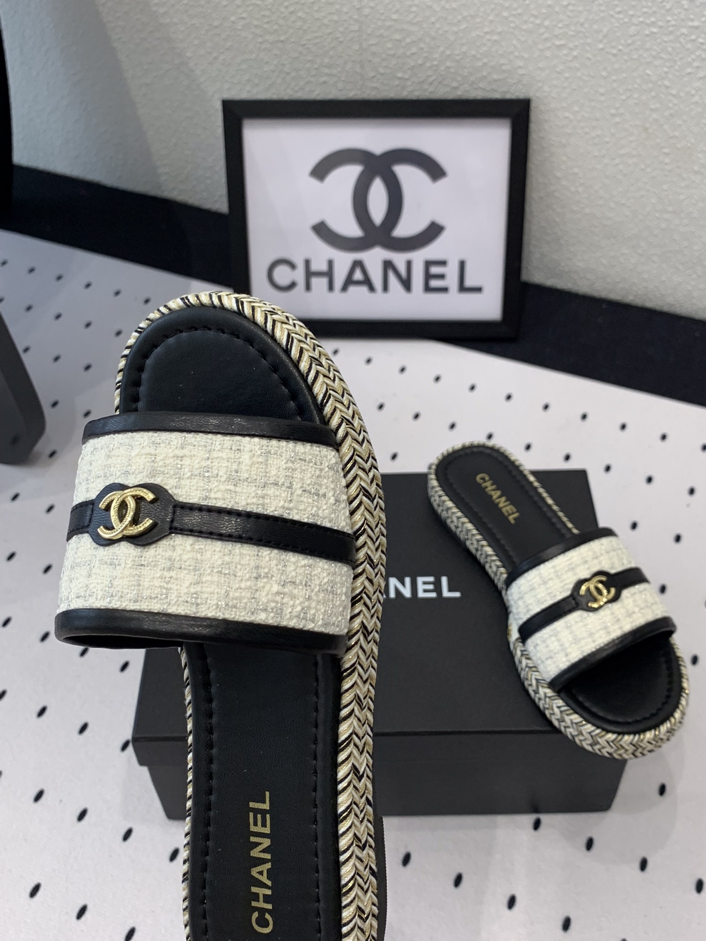 Chanel Chanel新款早春拖鞋 无敌可爱上脚