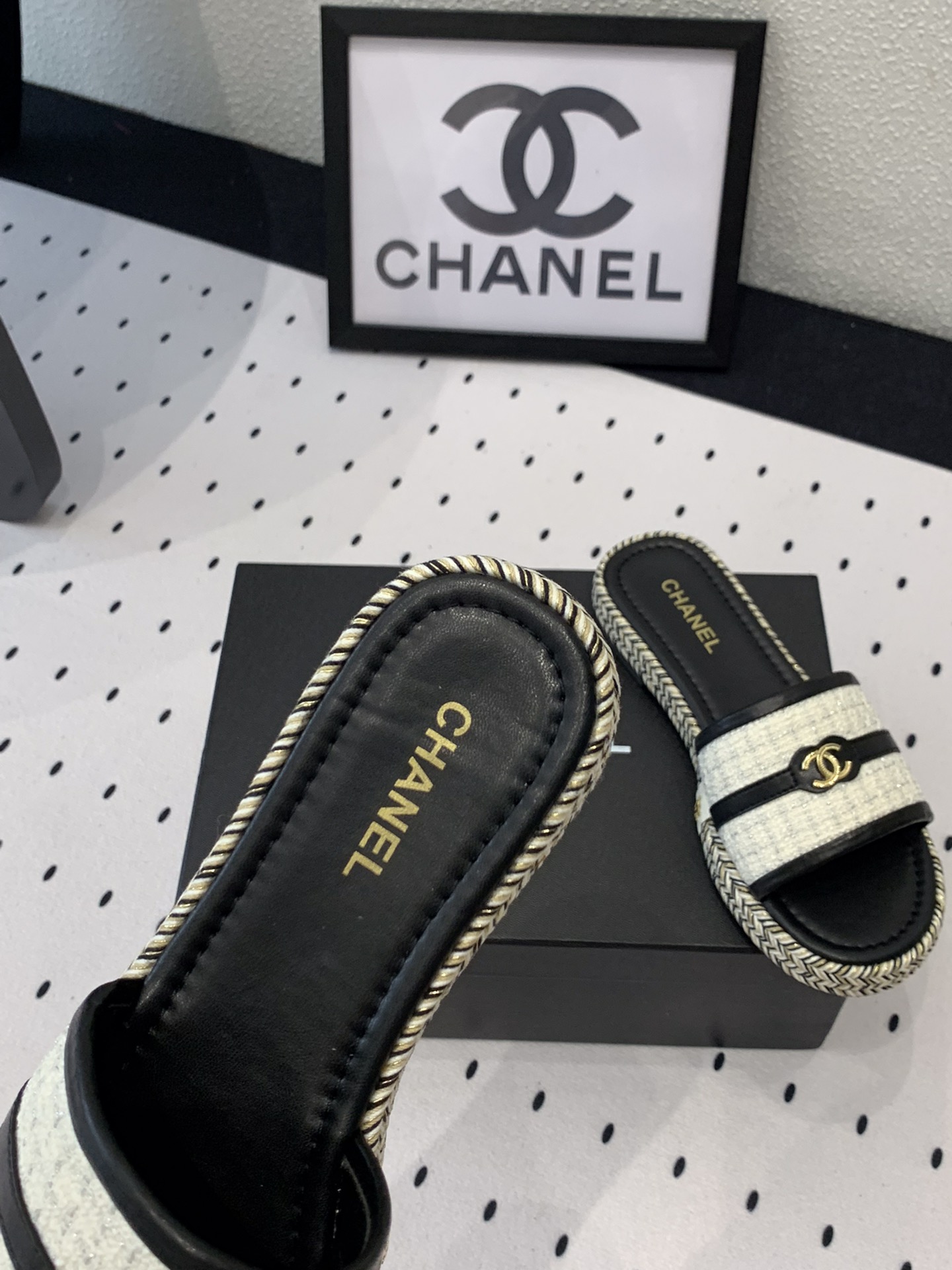 Chanel Chanel新款早春拖鞋 无敌可爱上脚
