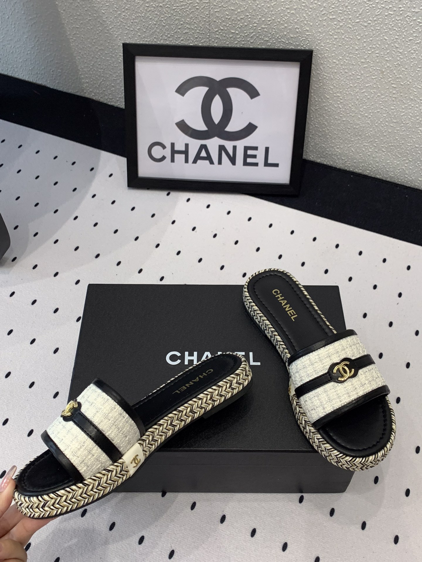 Chanel Chanel新款早春拖鞋 无敌可爱上脚