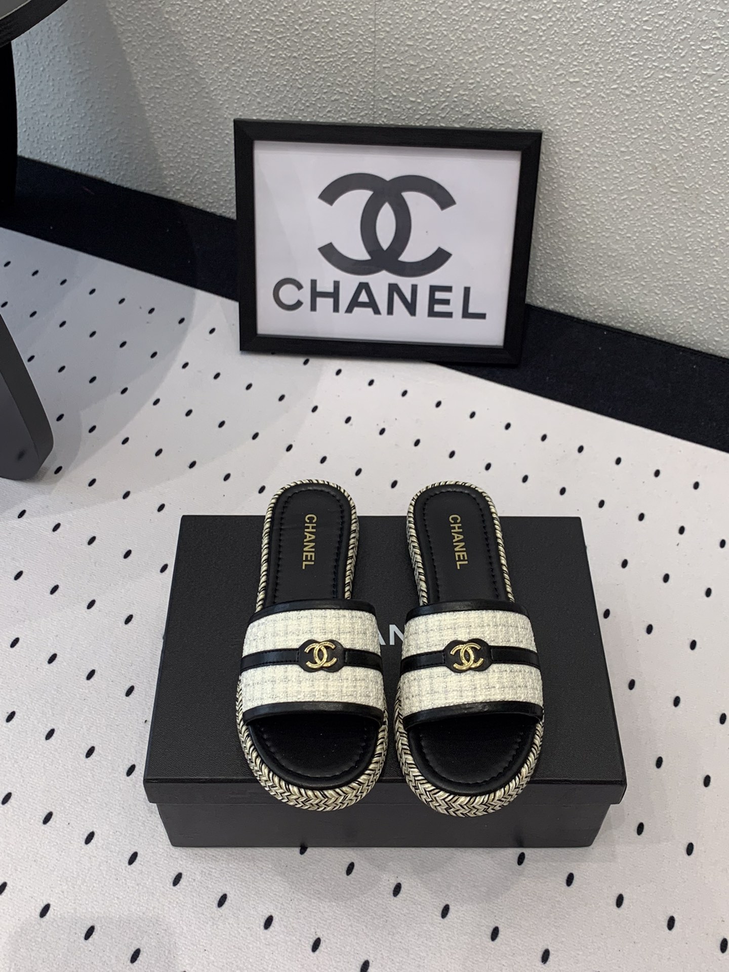 Chanel Chanel新款早春拖鞋 无敌可爱上脚