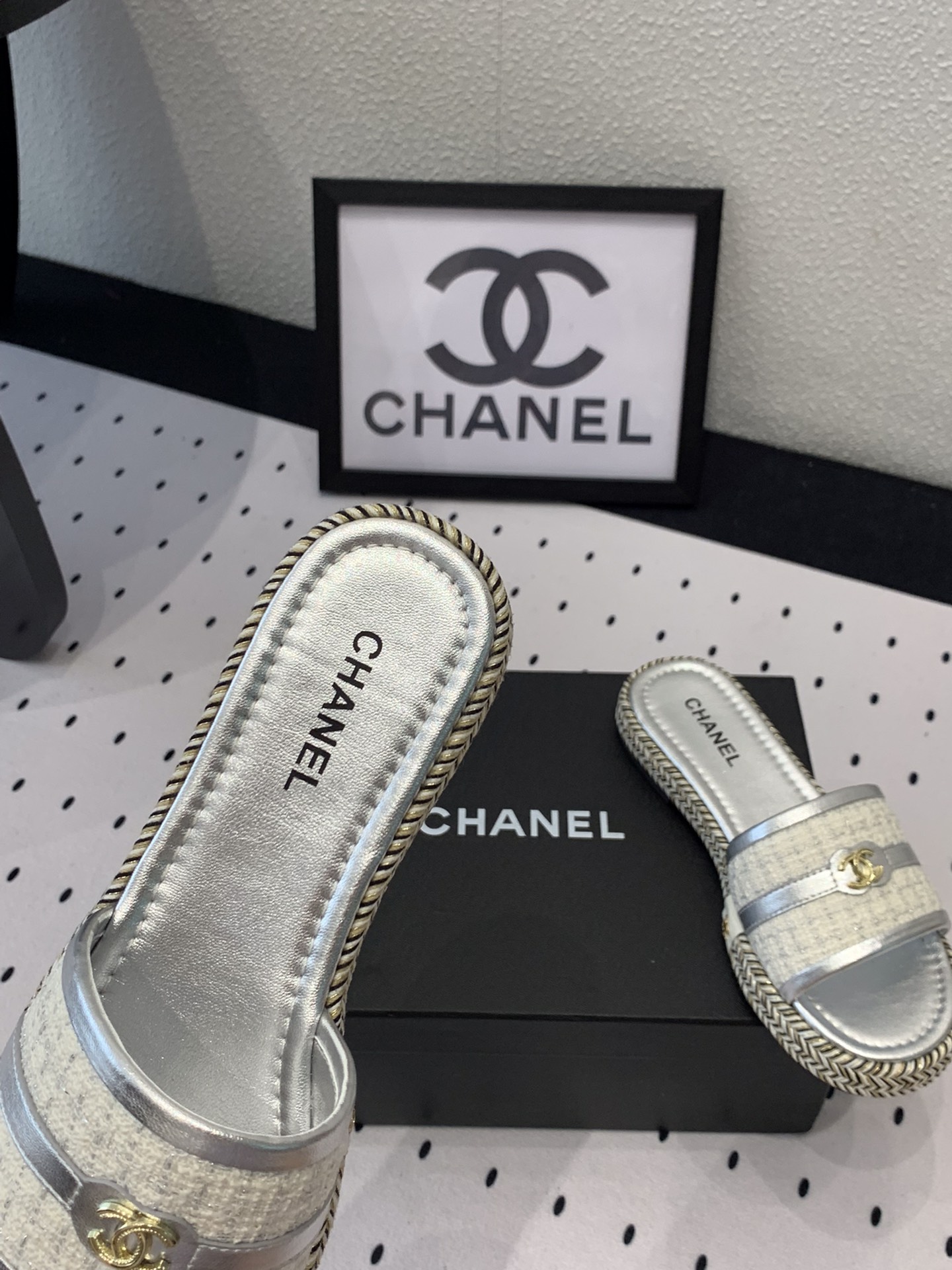 Chanel Chanel新款早春拖鞋 无敌可爱上脚