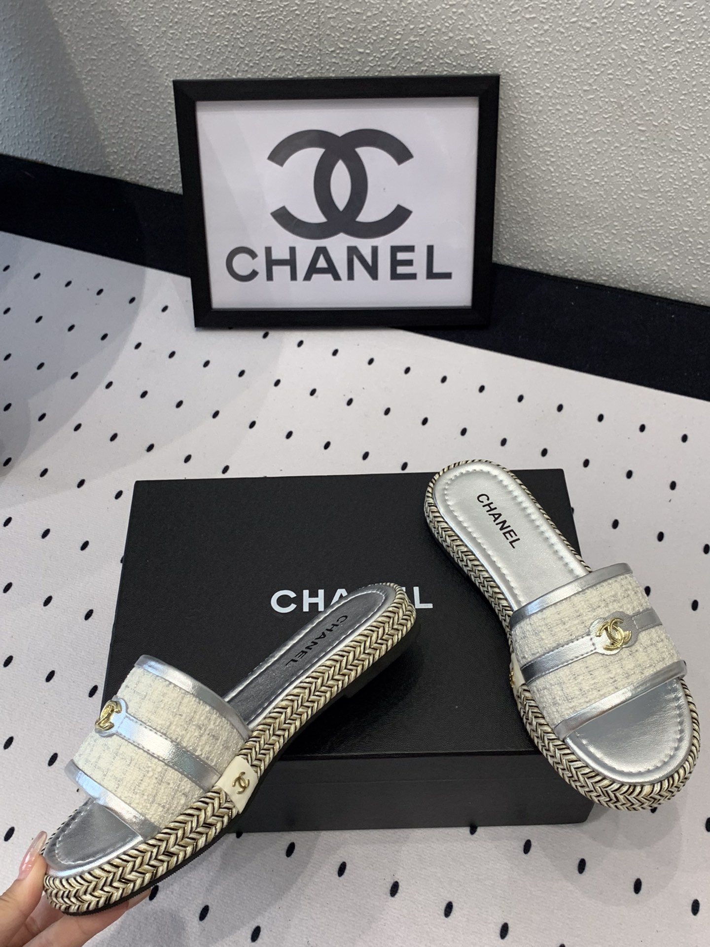 Chanel Chanel新款早春拖鞋 无敌可爱上脚