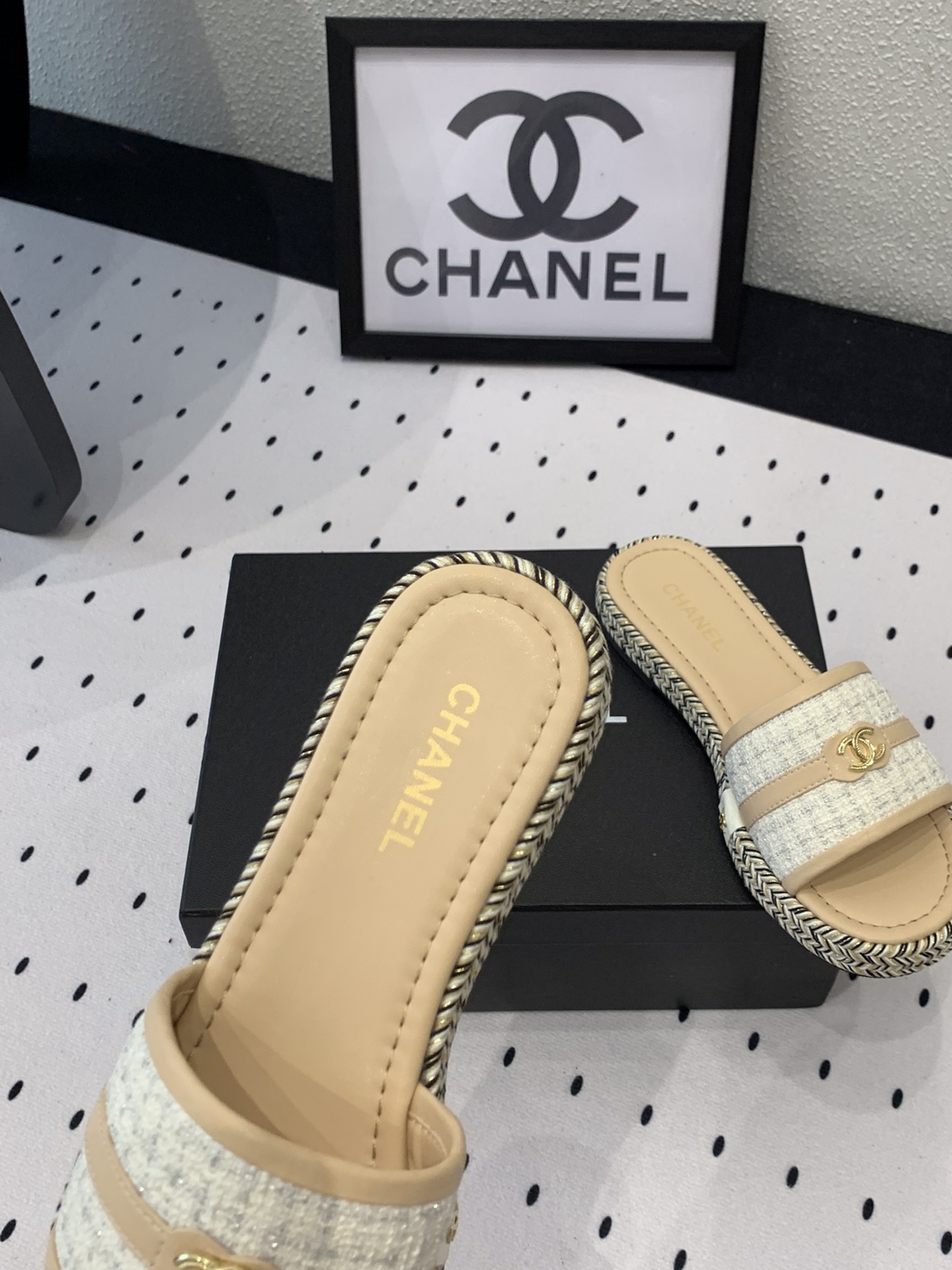 Chanel Chanel新款早春拖鞋 无敌可爱上脚