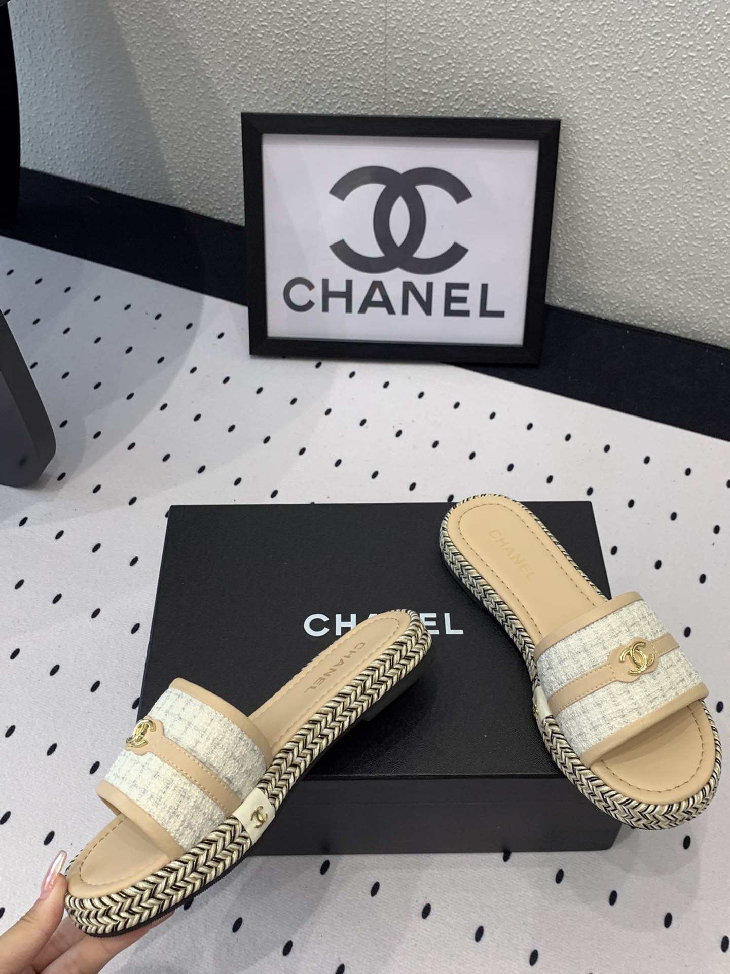Chanel Chanel新款早春拖鞋 无敌可爱上脚
