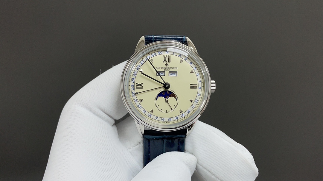 NO:150845,[VC's latest masterpiece, Long Chong launched] Vacheron Constantin's historical masterpiece series 3100V/00R triple calendar watch!  All-real function!  The highest version in the market!  [Case] ​​Watch special!  The size is 40MM and is decorated with a three-fold concave and concave engraving pattern to highlight the retro style. It is paired with a beautifully curved pot cover glass to make the overall literal texture better!  【Movement】The automatic mechanical custom movement with a 4400QCL copy!  Stable operation!  All-real function!  The transparent case back cover allows you to appreciate the excellent movement polishing process. [Dial] strives for perfection, the 11-year-old retro dial has four major functions: month, week, calendar, real sunlight, and real gold-plated sunlight dial, which is more close to the counter as a whole!  [Watch Buckling] The watch is paired with Italian cowhide to make the wrist fit and comfortable!  The classic logo of 