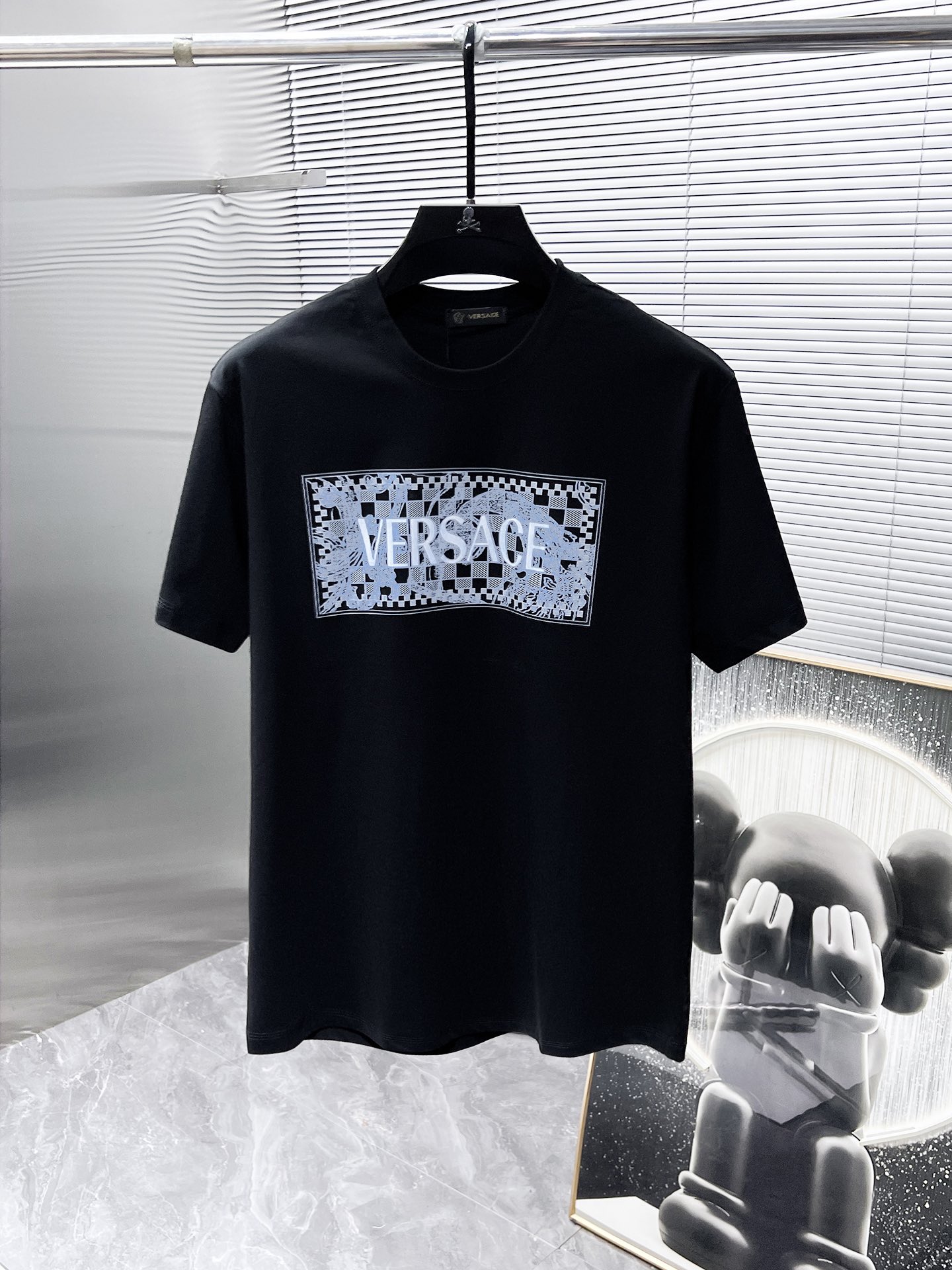 NO:496062,Versace versace new round neck short-sleeved T-shirt T-shirt half-sleeved, high-end version!  Customized fabrics for counters are breathable and comfortable, with impeccable details, and the brand element design concept reflects high quality. The feel is delicate and soft!  It is casually cut, with a great upper body style!  S-5XL. Wearing L maximum wear about 230 catties exclusively available, versace, versace, T-shirt, tees, t-shirt, alexander wang19860909范思哲 versace 新款 圆领 短袖 T恤 体恤 半袖 ,高端版本！专柜定制面料 透气舒适度高,细节无可挑剔,品牌元素设计理念,体现高品质.手感细腻柔软！呈现休闲裁剪,上身版型超赞！码数S-5XL.穿L最大穿230斤左右独家专供,,versace,versace,T-shirt,tees，t-shirt,alexander wang,Men's clothing