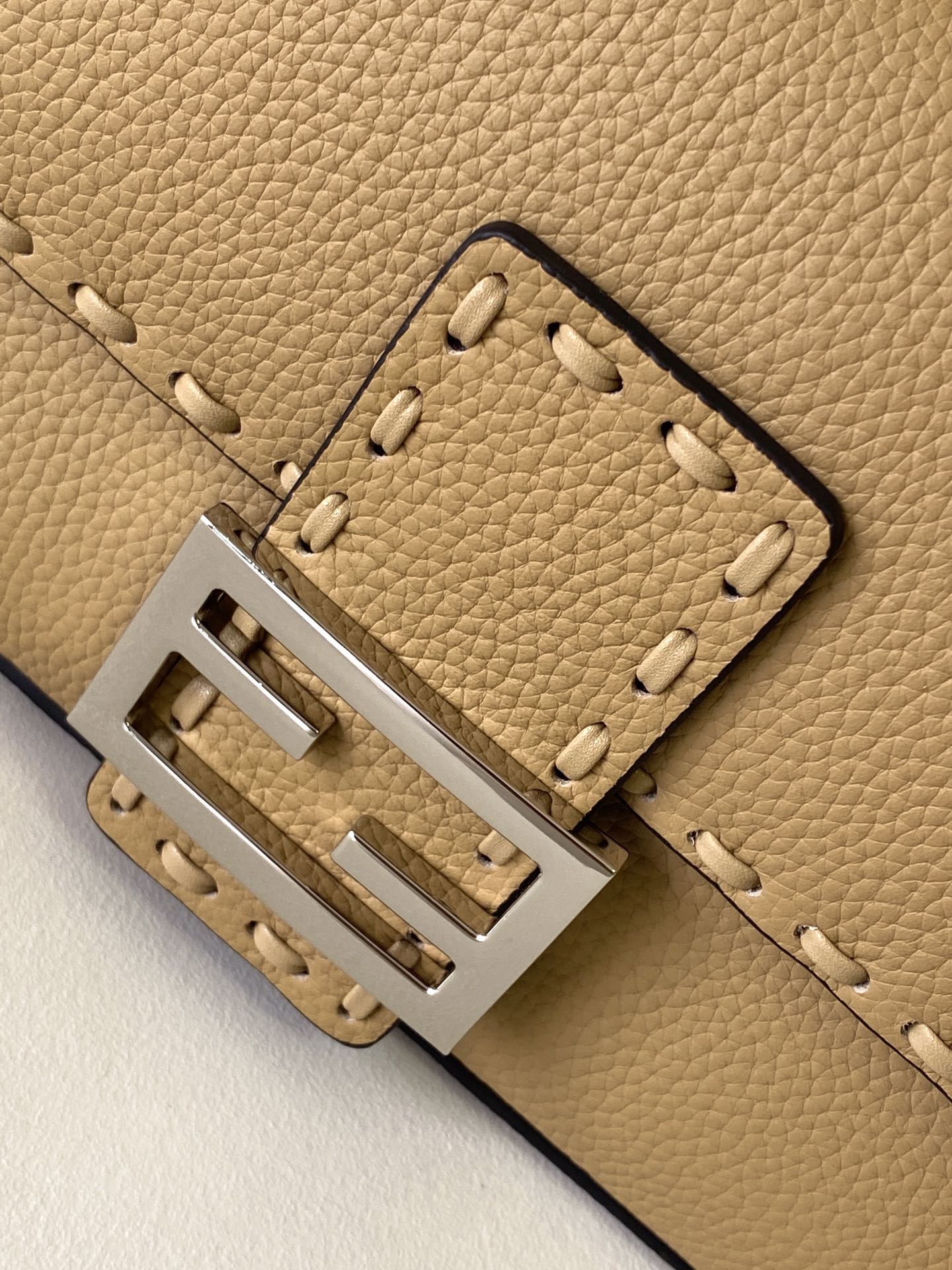Fendi Baguette Medium Leather Shoulder Bag - Iconic Style 9 i1717655042 1806 7