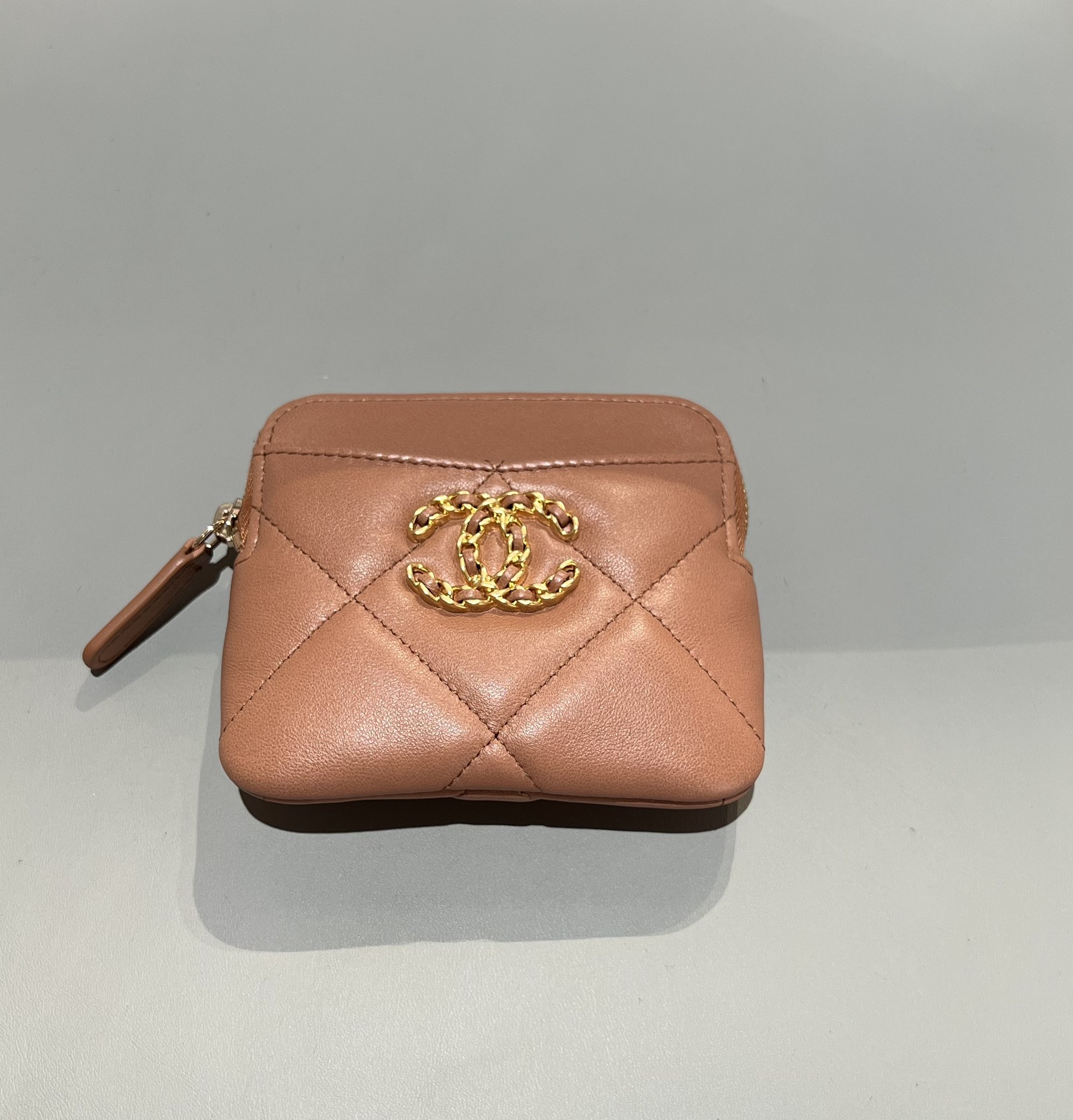 Chanel 19 Wallet Buy Luxury 2023
 Milk Tea Color Gold Hardware Sheepskin