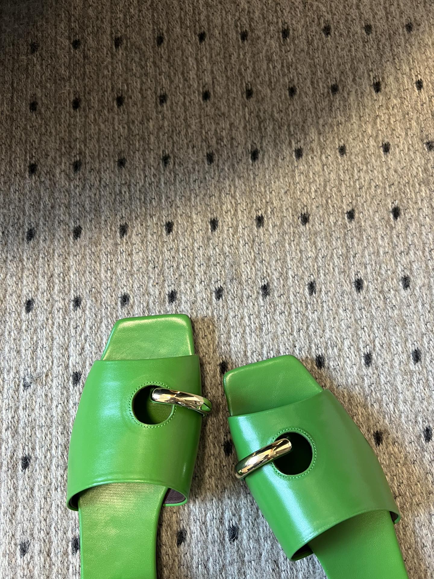 Unique Reverse Design Slipper: Tory Burc 672, High-Quality Leather, Comfortable Wear, Various Colors. - 图片 9