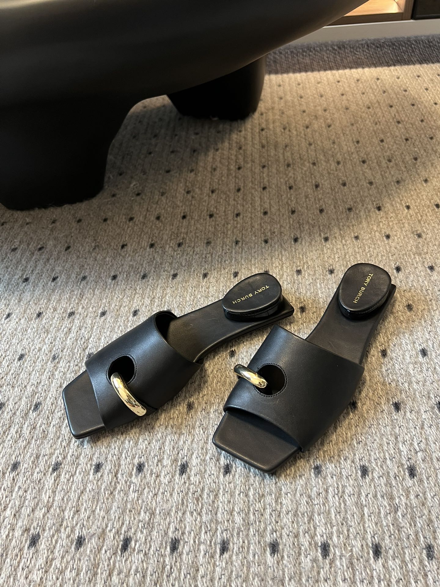 Unique Design Tory Burc Slipper: Fashionable, Comfortable, and Stylish Leather Slipper in Various Colors - 图片 9