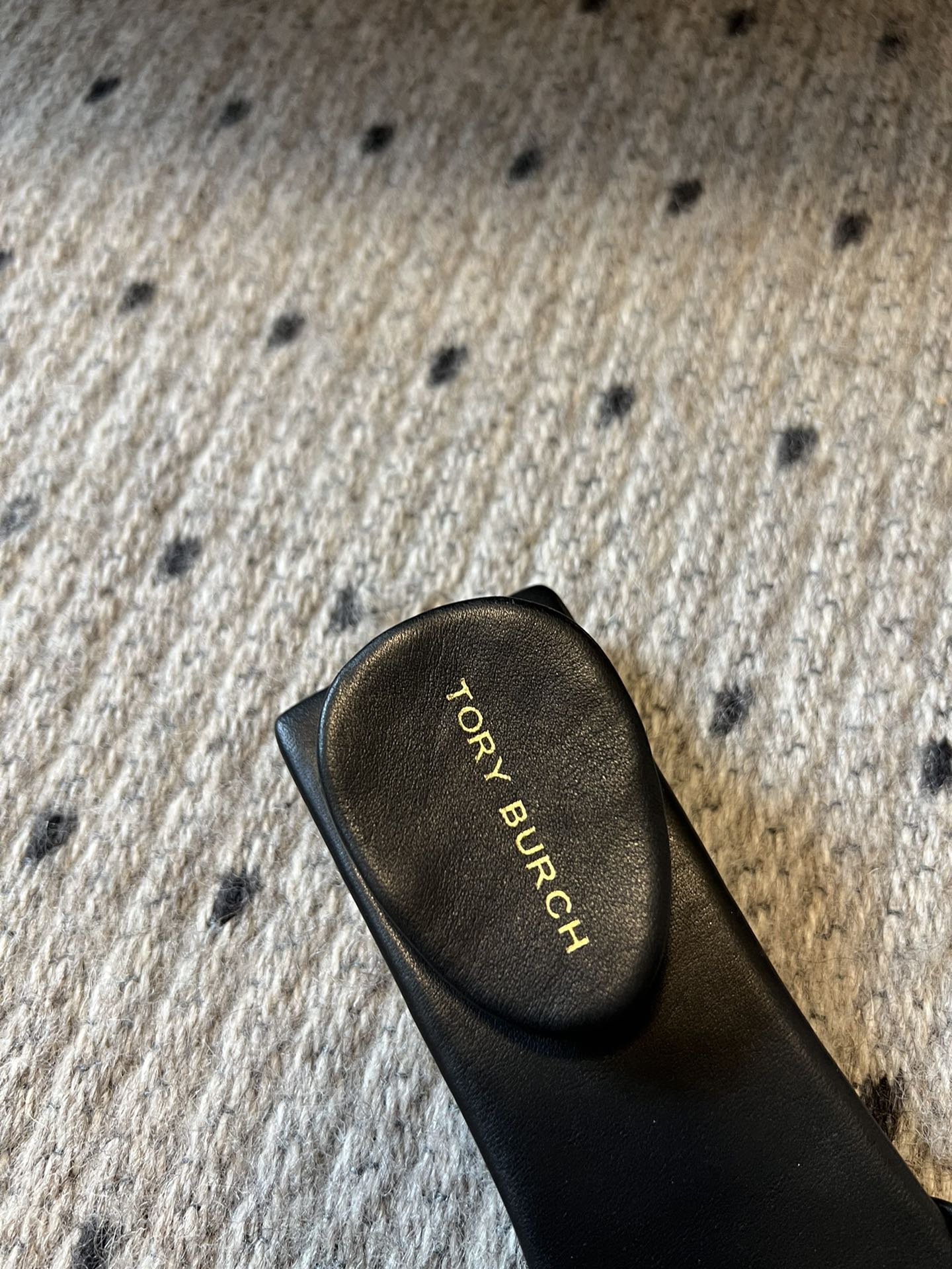 Unique Design Tory Burc Slipper: Fashionable, Comfortable, and Stylish Leather Slipper in Various Colors - 图片 8