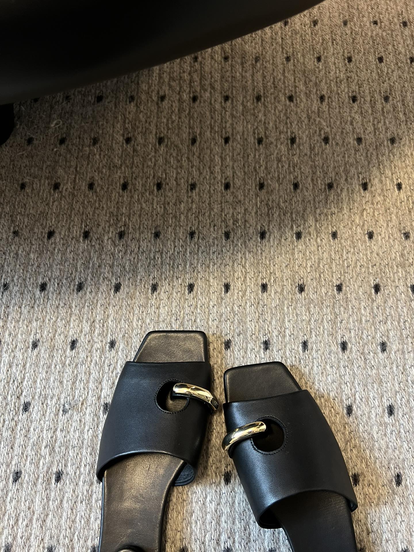 Unique Design Tory Burc Slipper: Fashionable, Comfortable, and Stylish Leather Slipper in Various Colors - 图片 6