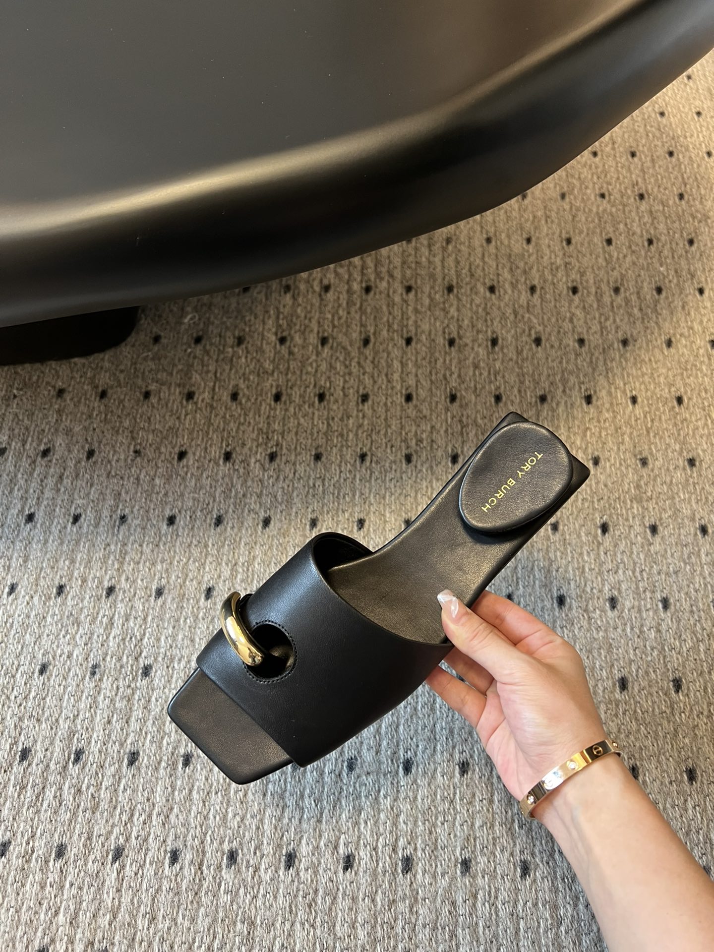 Unique Design Tory Burc Slipper: Fashionable, Comfortable, and Stylish Leather Slipper in Various Colors - 图片 7