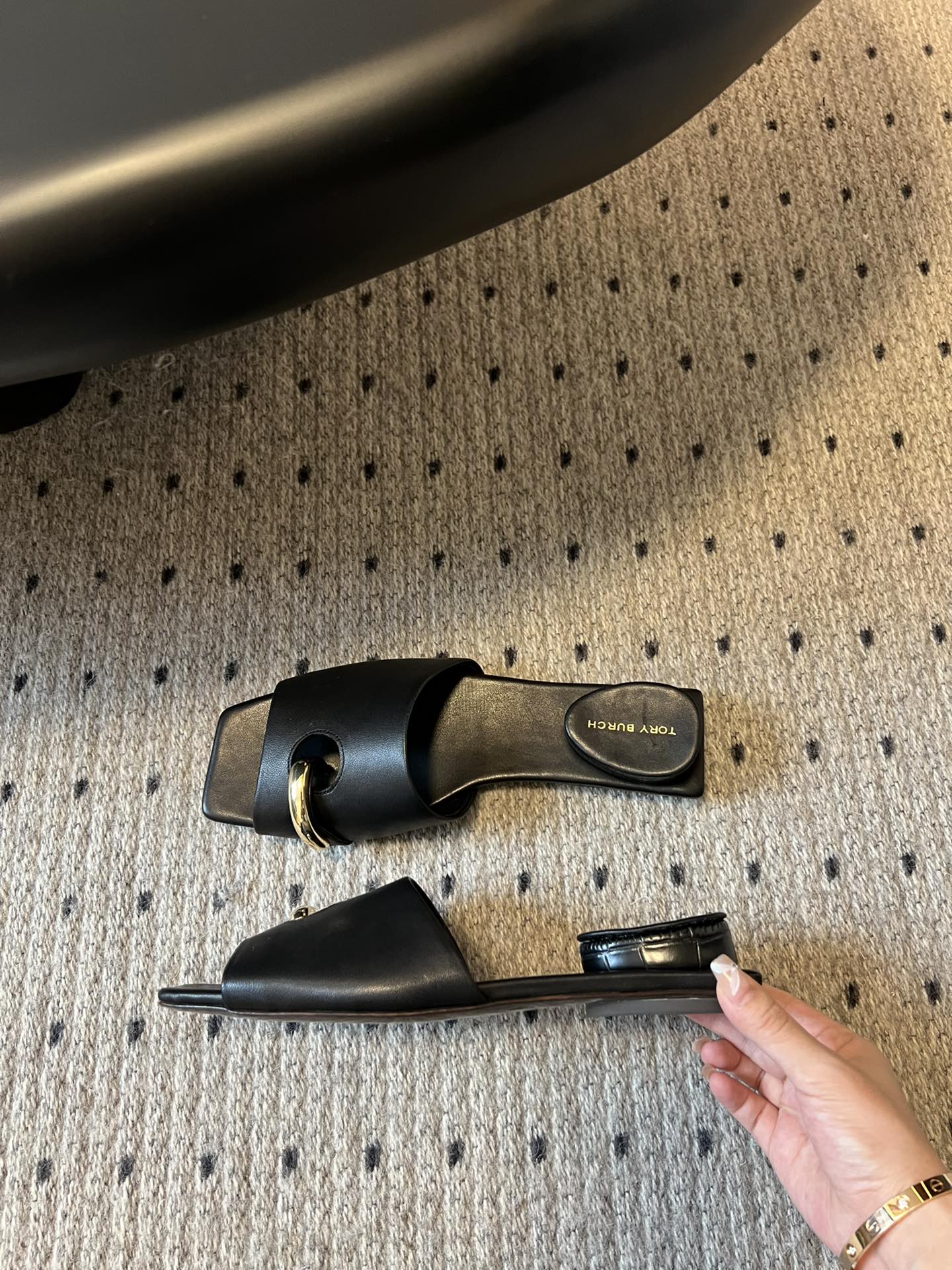 Unique Design Tory Burc Slipper: Fashionable, Comfortable, and Stylish Leather Slipper in Various Colors - 图片 3