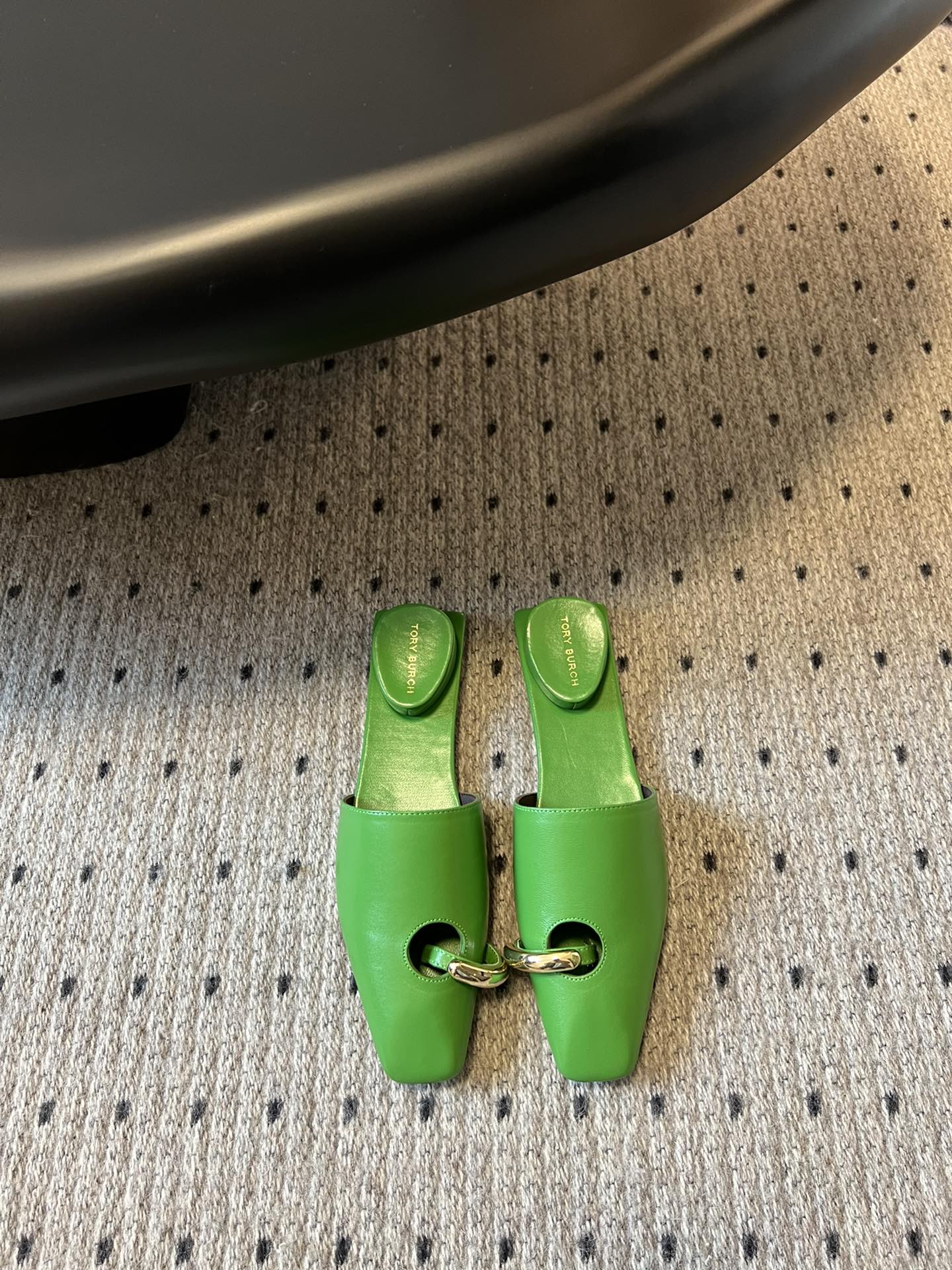 Unique and Stylish Tory Burch Slipper with Reverse Heel Design