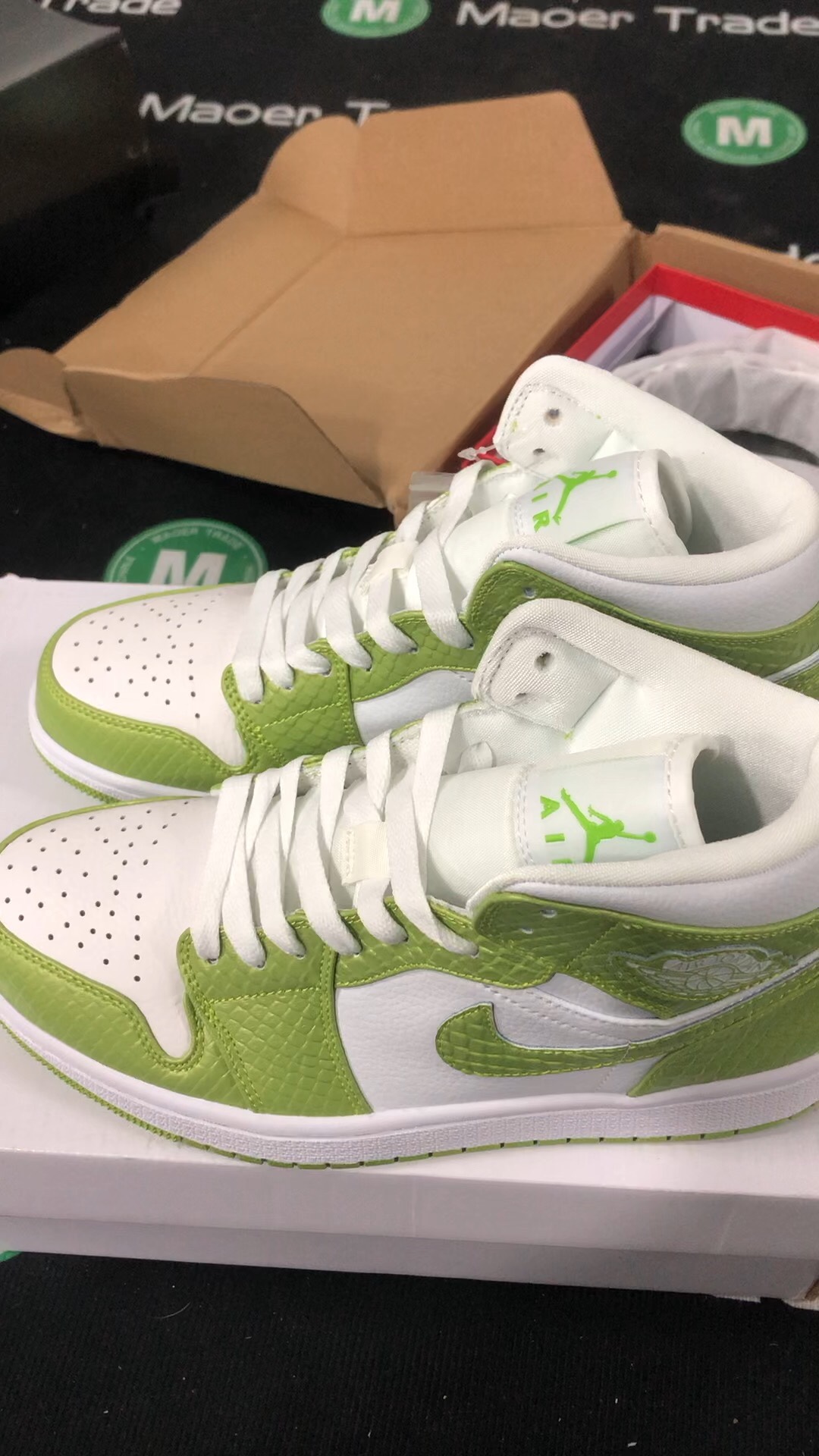 Air Jordan 1 Scarpe Sneaker Air Jordan Verde Bianco Mid Top