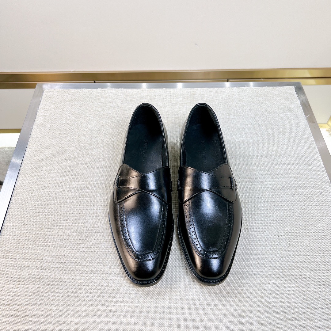 NO:679518,[L^] High-quality original order - Gentleman’s high-end style - Upper material, imported polished calfskin - Inner foot pads are all made of imported cowhide - Original genuine leather outsole -Size 39-44 (38,45. Customized, non-refundable and non-exchangeable) -Code number 5/38, 6/39, 7/40, 8/41, 9/42, 10/43, 11/44. Dear friends, please pay attention when placing an order.  -,,cowhide,Leather soles19860909【L^】原单高品质 -绅士高端风所属 -鞋面材质,进口擦色小牛皮 -内里垫脚 均用进口牛皮 -原版真皮大底 -Size 39-44（38,45.订制不退不换） -码数5/38,6/39,7/40,8/41,9/42,10/43,11/44.亲们下单注意 -,,cowhide,Leather soles,Men's shoes