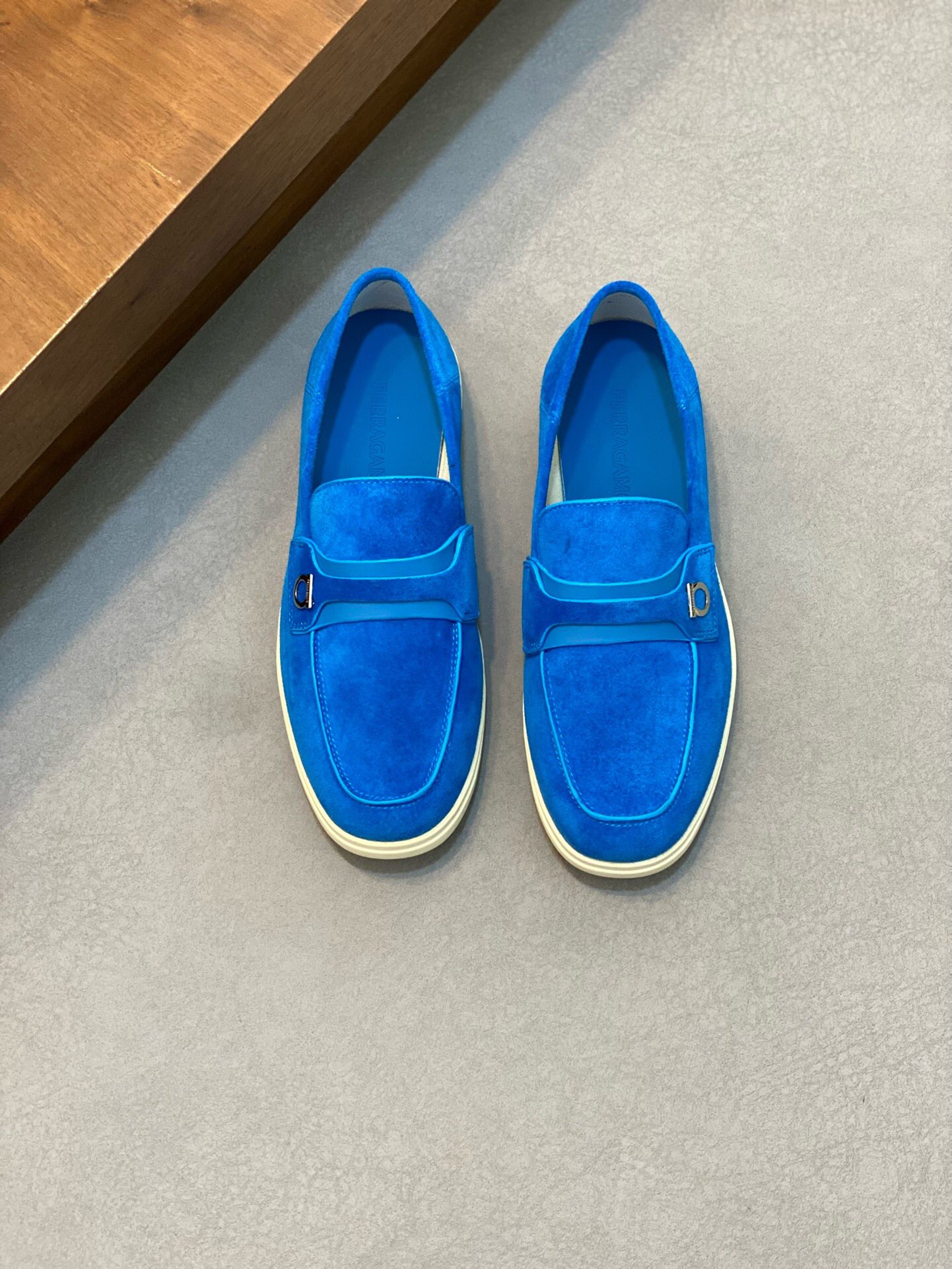 NO:218005,Brand Ferragamo color original color matching Size 39-44 Custom made 38.45 Price Material Ferragamo new products foot cover driving shoes Original single quality simple style design upper is made of top layer cowhide with original hardware accessories cowhide inner Original outsole high-end quality Simple and atmospheric!  ,Ferragamo Bean shoes,ferragamo,ferragamo,cowhide19860909品牌Ferragamo 颜色原版配色 码数39-44定做38.45 价格 材质菲拉格慕新品 套脚 驾车鞋 原单品质简约风格设计鞋面采用头层牛皮搭配原版五金配件牛皮内里 原版大底高端品质 简单 大气！,菲拉格慕 豆豆鞋,ferragamo,ferragamo,cowhide,Men's shoes