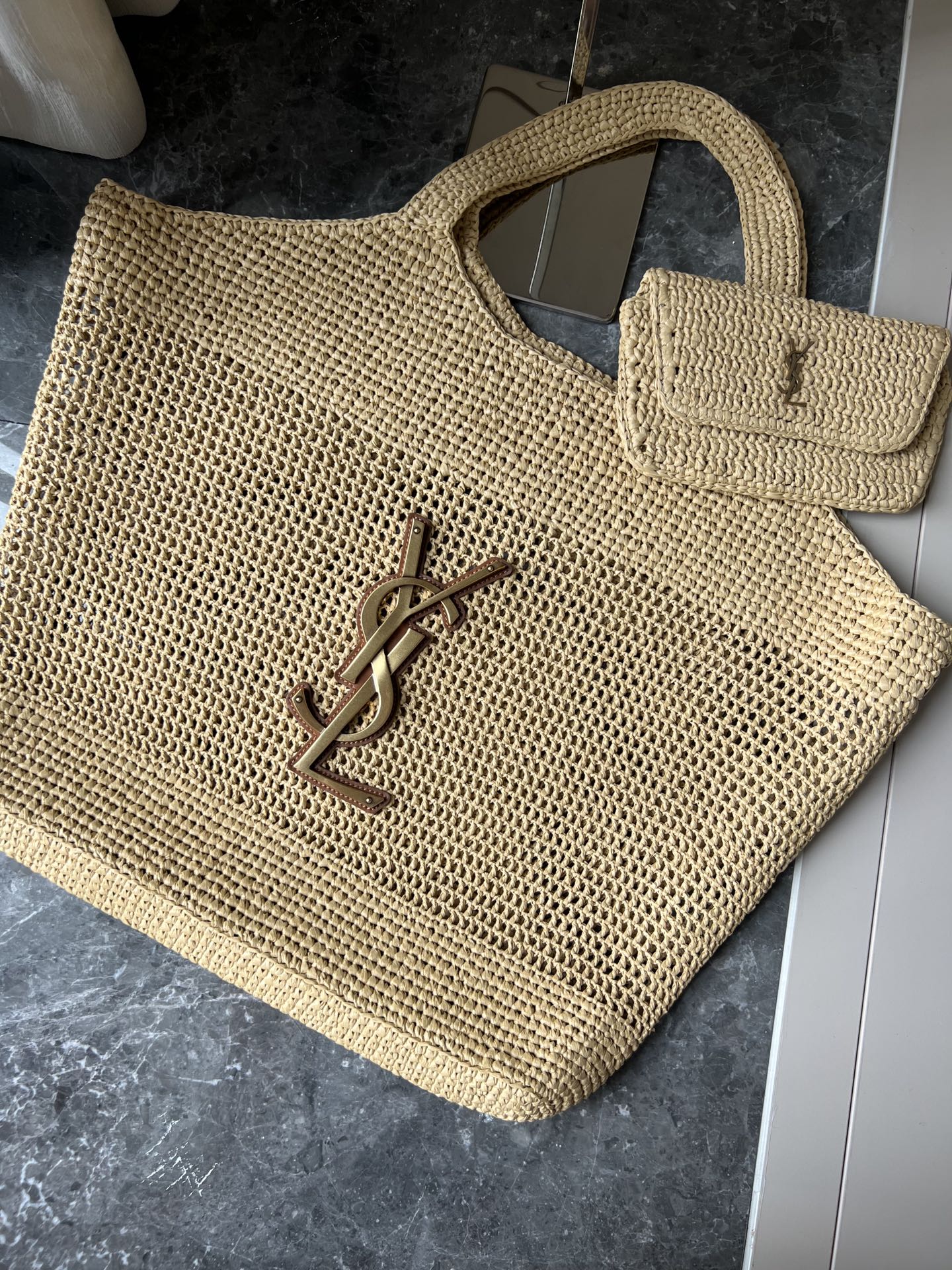 Saint Laurent Main picture