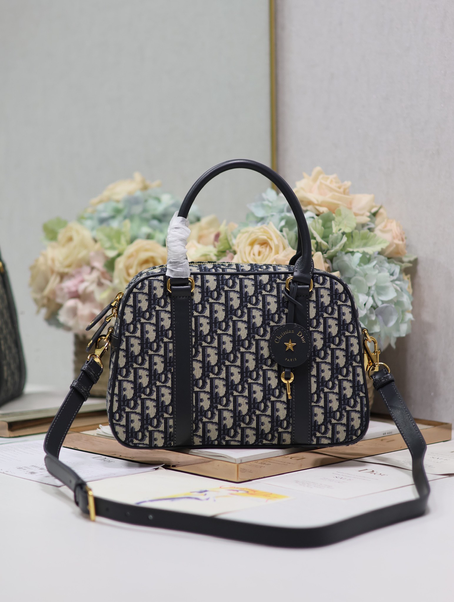 NO:182067,Authentic D-Vibe bowling bag large size 