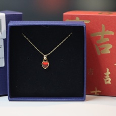swarovski 金色 红爱心锁骨项链若您钟爱心形首饰,这款来自stilla系列的链坠会是您必不可少的 swarovski 金色 红爱心锁骨项链若您钟爱心形首饰,这款来自stilla系列的链坠会是您必不可少的