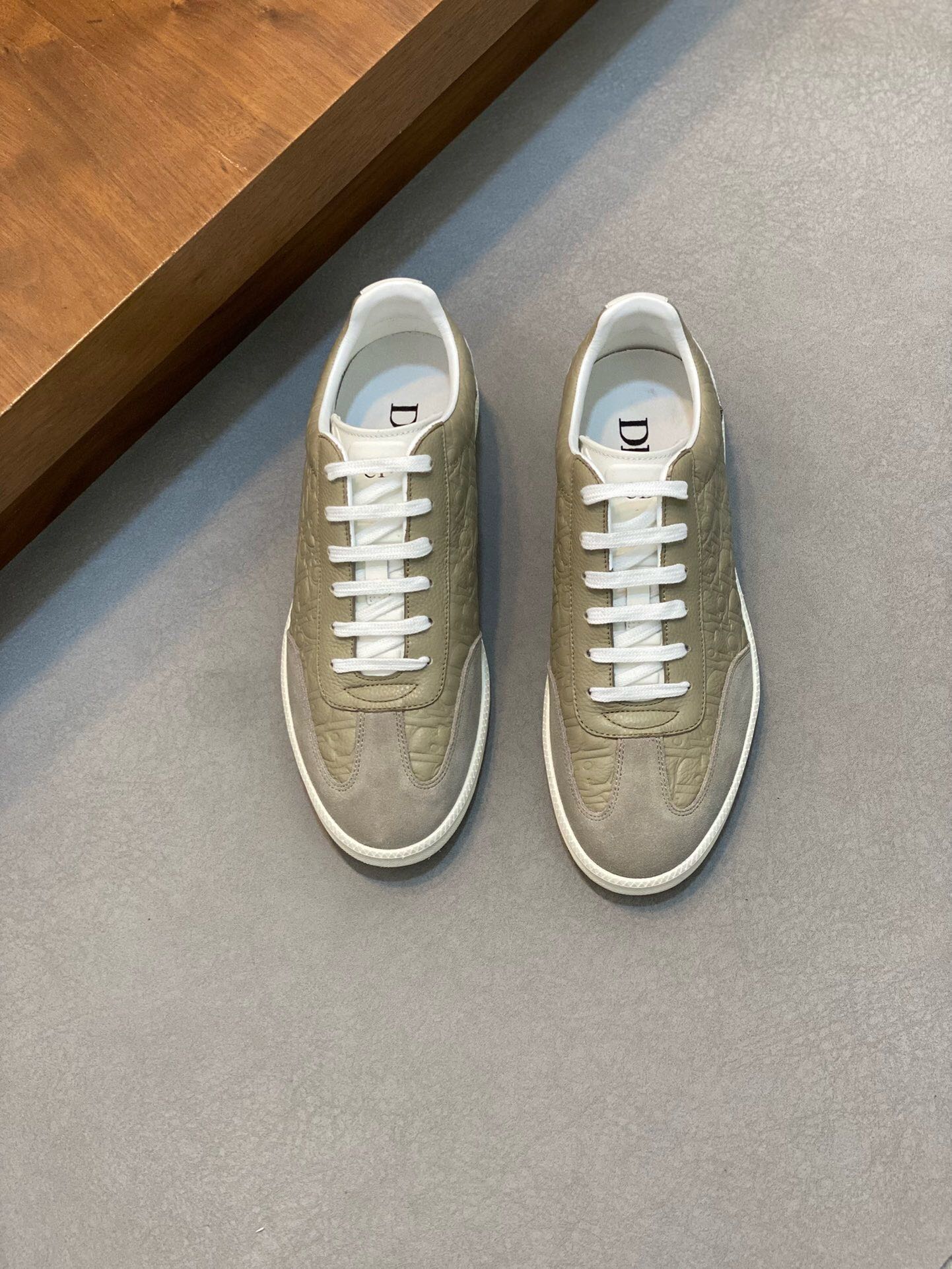 NO:217153,Brand DIOR color original color matching code number 39-44 customized 38454647 price Material Dior new casual shoes!  High quality, high-quality, fashionable and trendy details on the market are impeccable, using cowhide splicing material, comfortable and sweat-absorbing mesh lining, mesh pad foot pad feels comfortable and superior quality, original replica mold opening sole, Dior casual shoes, dior, dior, cowhide19860909品牌DIOR 颜色原版配色 码数39-44定做38454647 价格 材质迪奥新品休闲鞋！高品质 市面高版本时尚潮流细节无可挑剔采用牛皮拼接材质舒适吸汗的网布内里 网布垫脚脚感舒适品质优越原版复刻开模大底,Dior休闲鞋,dior,dior,cowhide,Men's shoes