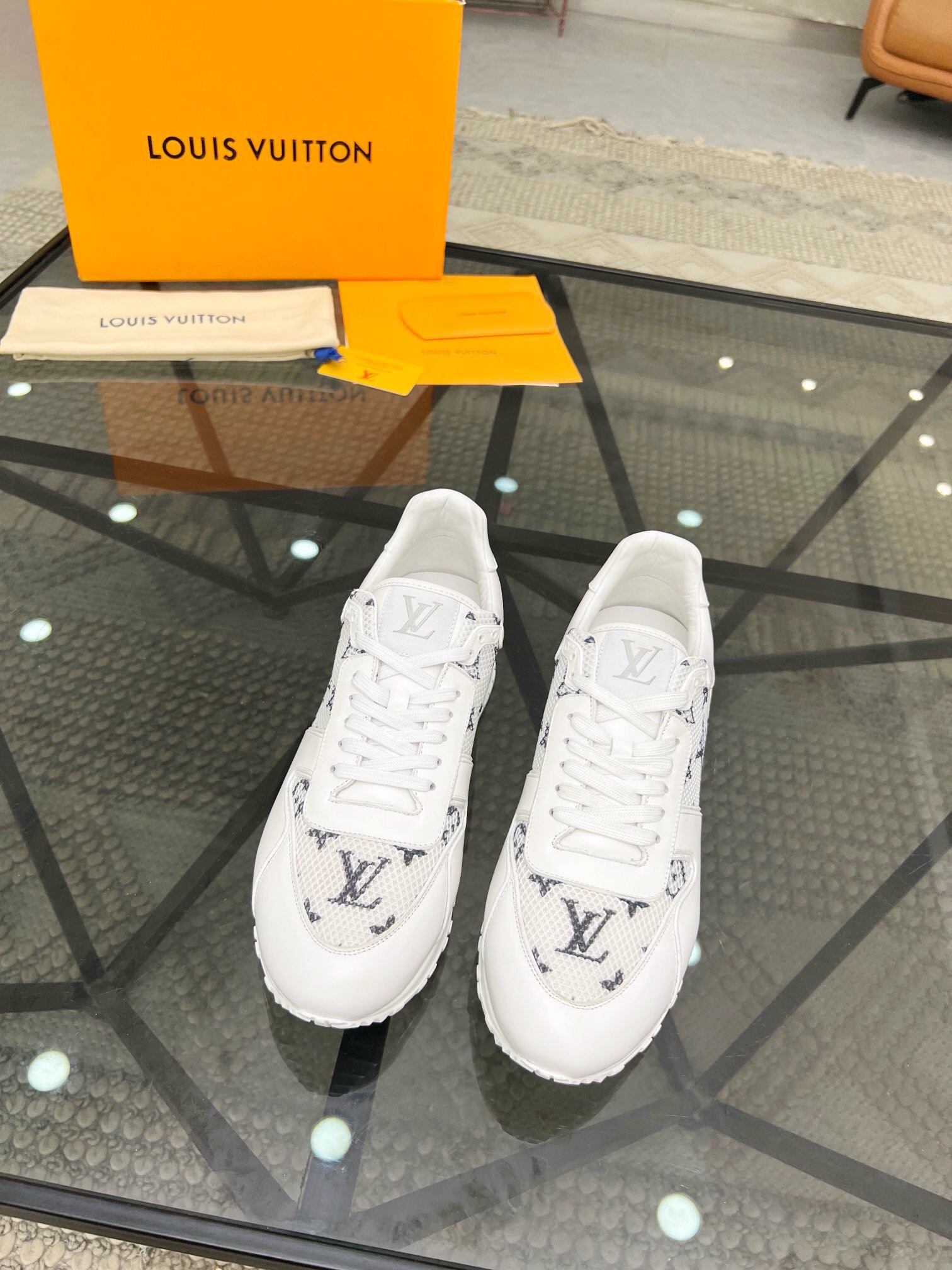 NO:218234,Brand LOUIS VUITTON original color matching code number 39-44 customized 38.45 price Material new Louis Vuitton casual shoes!  Original single-quality Labon craft upper adopts soft cowhide spliced ​​mesh mesh inner lining cowhide leather footbed style simple and atmospheric original outsole, Louis Vuitton, louis vuitton, louis vuitton, cowhide19860909品牌LOUIS VUITTON 颜色原版配色 码数39-44定做38.45 价格 材质路易威登新款 休闲鞋！原单品质拉邦工艺鞋面采用柔软牛皮拼接网布网布内里 牛皮垫脚版型时尚 简单大气原版大底,路易威登,louis vuitton,louis vuitton,cowhide,Men's shoes