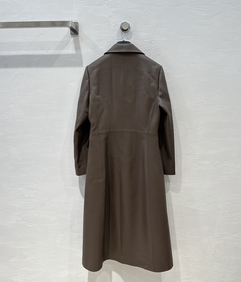 High-End Fend*24 Women’s Suit: First-Hand, Top-Quality Lamb Skin, Stylish Design - 图片 6