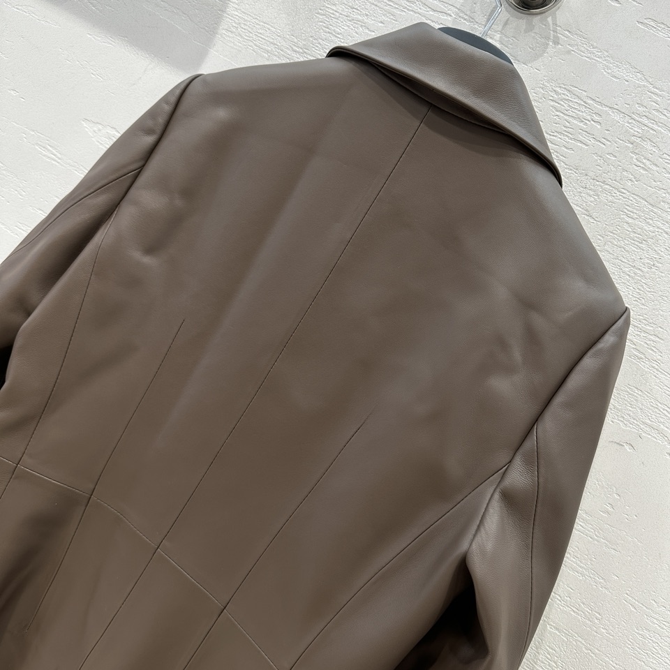 High-End Fend*24 Women’s Suit: First-Hand, Top-Quality Lamb Skin, Stylish Design - 图片 7