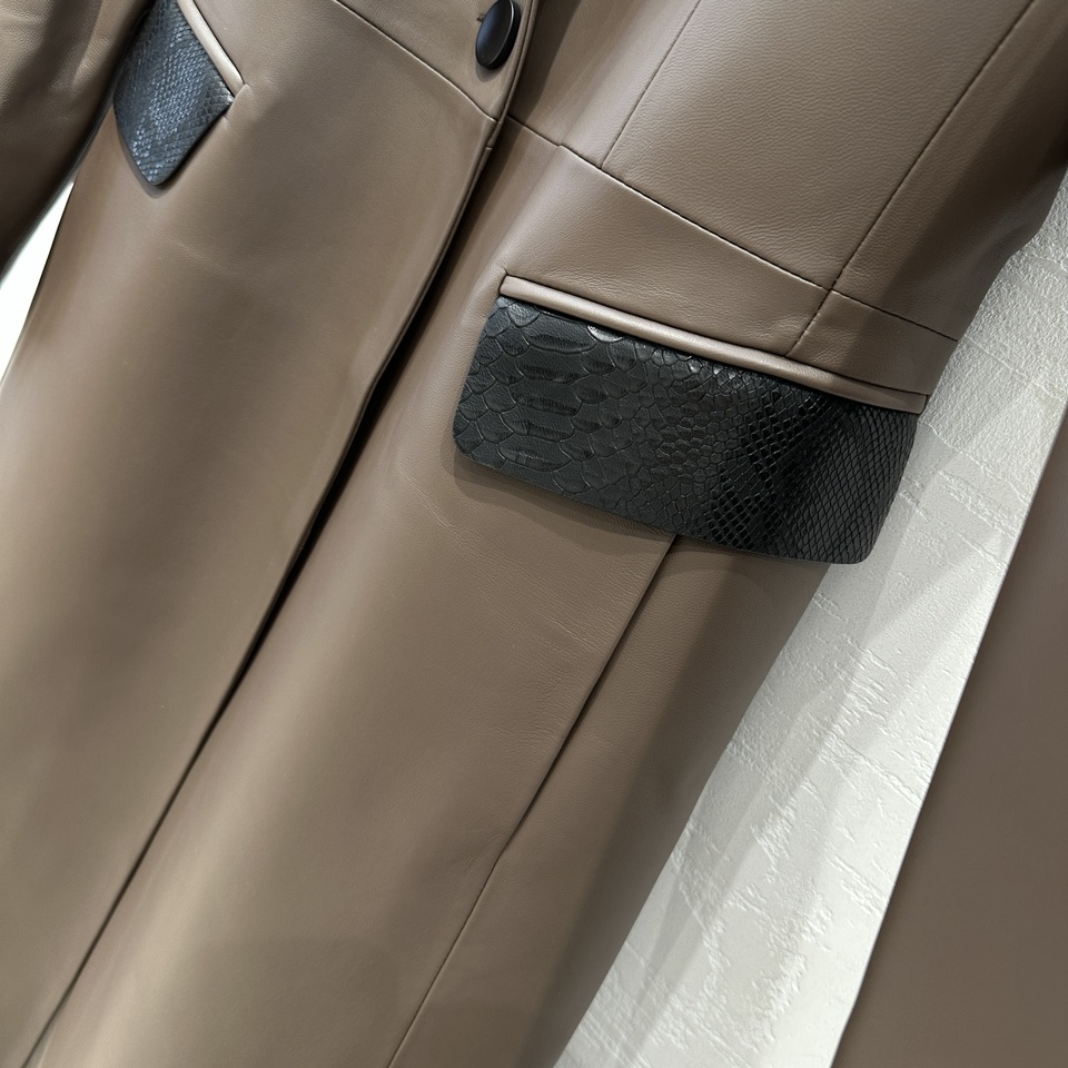 High-End Fend*24 Women’s Suit: First-Hand, Top-Quality Lamb Skin, Stylish Design - 图片 4