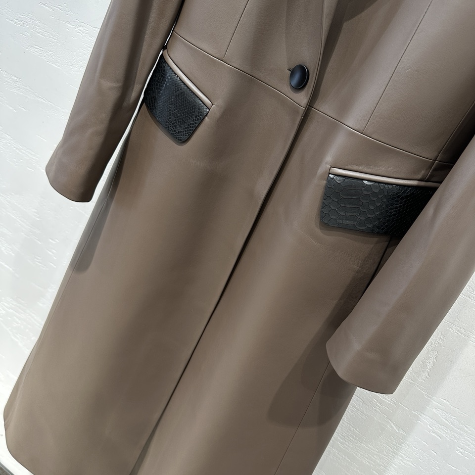 High-End Fend*24 Women’s Suit: First-Hand, Top-Quality Lamb Skin, Stylish Design - 图片 3