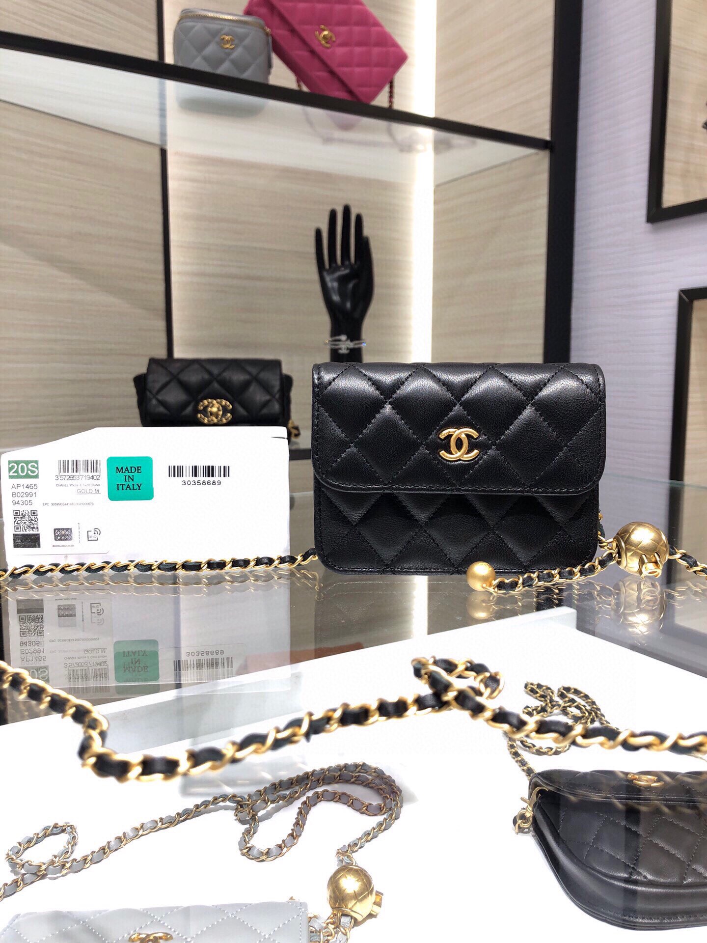 NO:180953,Ohanel new small gold ball series waist bag accessories lipstick envelope retro hardware lamb skin size 12cmx9cm AP,CHANEL,chanel19860909Ohanel 新品小金球系列 腰包饰品 口红包 复古五金 羊羔皮尺寸12cmx9cm AP,CHANEL,chanel,Bag