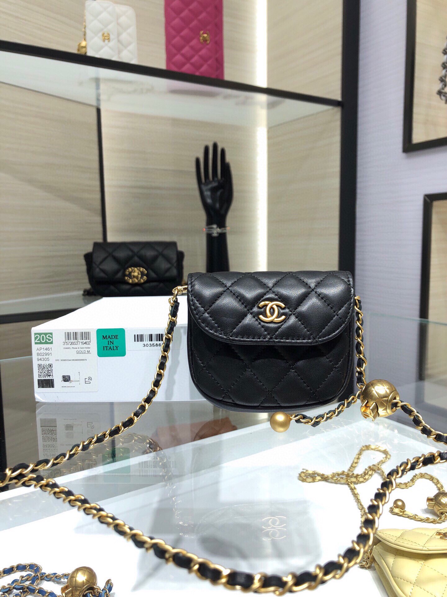 NO:180957,Ohanel New Products Small Gold Ball Series Waist Bag Jewelry Lipstick Packet Retro Hardware Lambskin Size 10cmx9cm AY,CHANEL,chanel19860909Ohanel 新品 小金球系列 腰包饰品 口红包 复古五金 羊羔皮尺寸 10cmx9cm AY,CHANEL,chanel,Bag