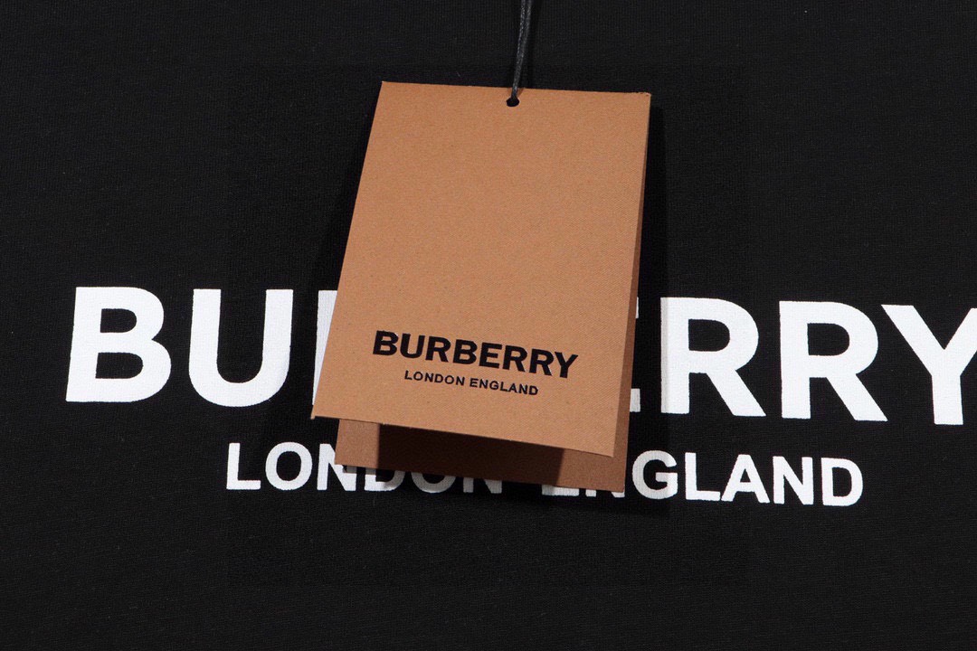 140 巴宝莉/Burberry 夏季新款高端品质 伦敦限定字母logo圆领短袖T恤