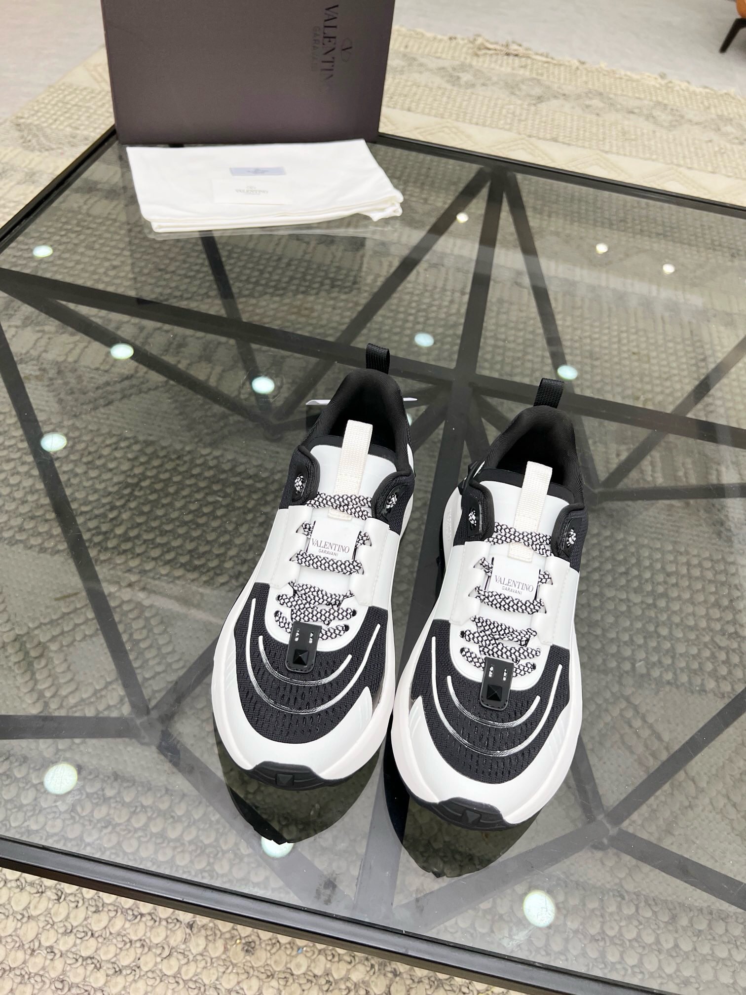 NO:217087,Brand VALENTINO Color Original Color Code Number 38-45 Standard Code Price Material Valentino New Men's Shoes 1:1 Original Replica!  Top-grade original single quality latest casual sports shoes. The upper is spliced ​​with multiple materials, breathable mesh, multi-layer combination of anti-slip sole. It is built with heavy industry. Good products pay attention to every detail. A must-have item for all seasons, unique design concepts, Valentino casual shoes, valentino, valentino, sneakers19860909品牌VALENTINO 颜色原版配色 码数38-45标准码 价格 材质华伦天奴新款男鞋1:1原版复刻！顶级原单品质最新休闲运动鞋 .鞋面多种材料拼接,透气网里.多层组合防滑大底.重工打造,好货注重的是每一个细节.一年四季百搭潮款必备单品,独特的设计理念,华伦天奴休闲鞋,valentino,valentino,sneakers,Men's shoes