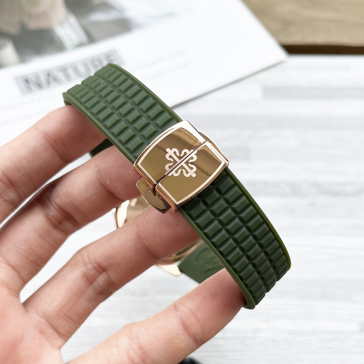 Luxury Platinum Patek Philippe Watch with Glass Lens and Steel Hull Surface Plate. - 图片 9