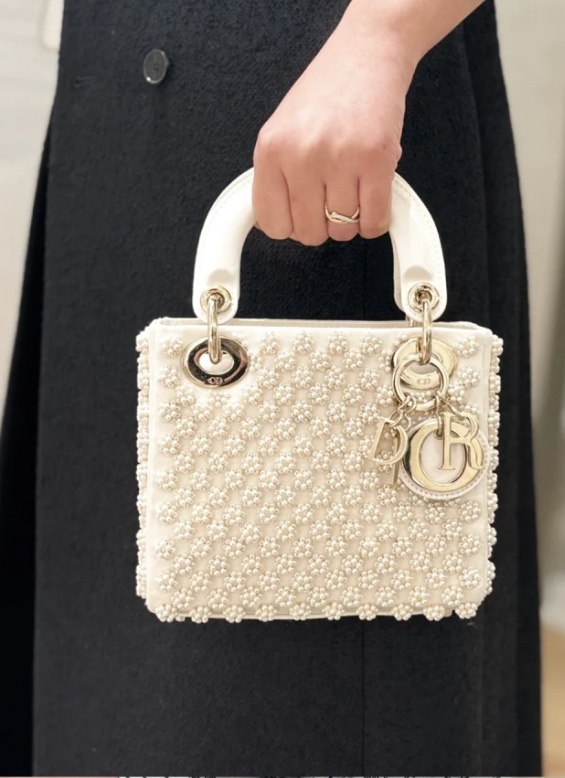 Dior Product _dj7qfHuDUBBMdm6o7naxkLegXSJI6Ebk1eX0AWw