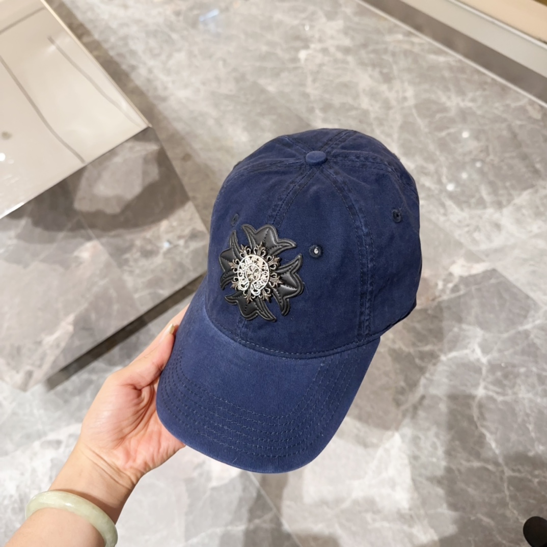 NO:203298,Croxin's new baseball cap, classic cross logo, casual and cool feeling, neutral style for men and women!  A variety of colors, super easy to match!  Hat fisherman hat baseball hat knit hat, hat, chrome hearts, espadrilles,hats19860909克罗心 新款棒球帽, 经典十字架标志,休闲带点酷酷的感觉,中性款 男女同款！多种色系,超好搭！帽子渔夫帽棒球帽针织帽,帽子,chrome hearts,espadrilles,hats,hat