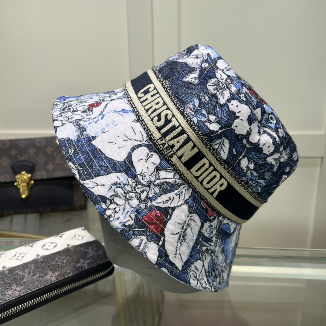 NO:203785,.00 with dust bag, the new Dior Dior official website original single replica. It is really good and textured and very versatile style, both for both men and women, and can be worn for any head circumference. I sincerely recommend hats, fisherman hats, baseball hats, knit hats, hats, dior, dior, espadrilles, hats19860909.00配防尘袋,新款迪奥Dior官网原单复刻.真心很好有质感又非常百搭的款式,男女通用,任何头围都可以佩戴.真心推荐帽子渔夫帽棒球帽针织帽,帽子,dior,dior,espadrilles,hats,hat