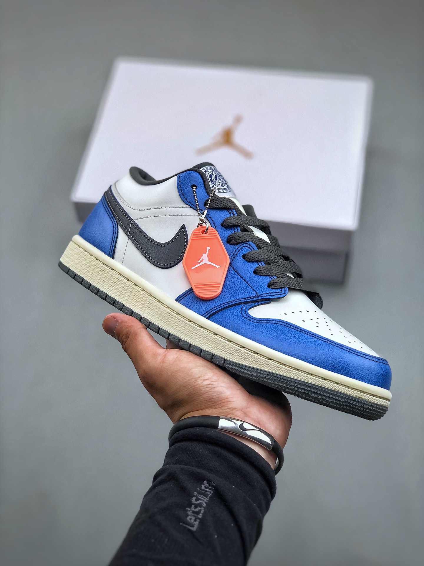 Air Jordan  Low AJ1 低帮文化休闲运动板鞋 市场唯一独家头层皮打造 原鞋原档案开发 原厂皮料 原档冲孔鞋头 正确满胶鞋垫 四线拉帮 原厂织唛标 鞋舌高弹海绵填货号：FV8431