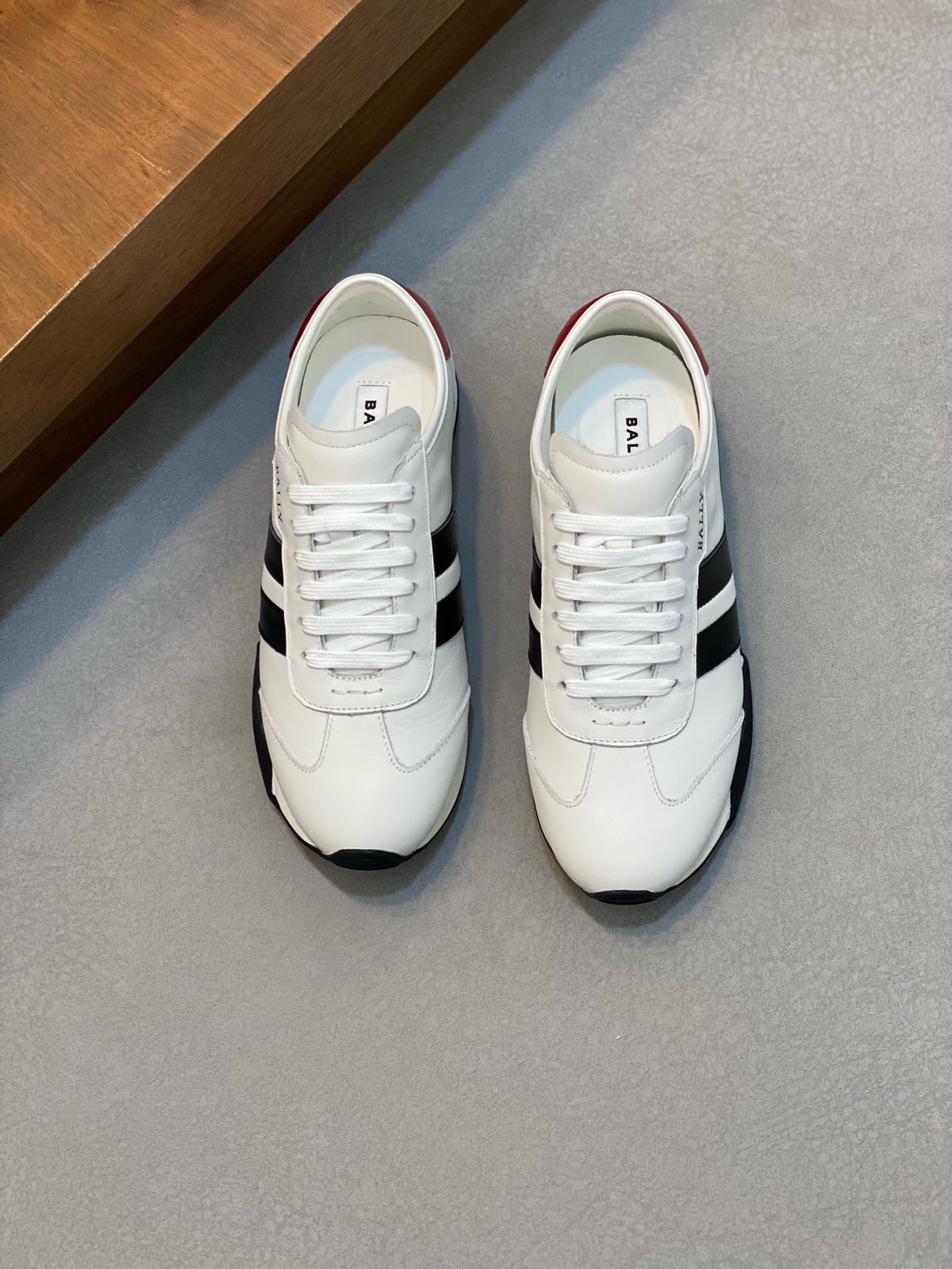 NO:218509,Brand B A L L Y color original color matching number 39-44 customized 38.45 price Material new men's classic casual shoes simple atmospheric super high style selection with top layer cowhide with luxurious cowhide smooth lines light and comfortable original wear-resistant rubber outsole, bali casual shoes, bally, cowhide19860909品牌B A L L Y 颜色原版配色 码数39-44定做38.45 价格 材质巴利新款男士 经典休闲鞋简约大气超高逼格选用头层牛皮搭配搭配奢华牛皮内里流畅线条轻便舒适原版耐磨橡胶大底,巴利 休闲鞋,bally,cowhide,Men's shoes