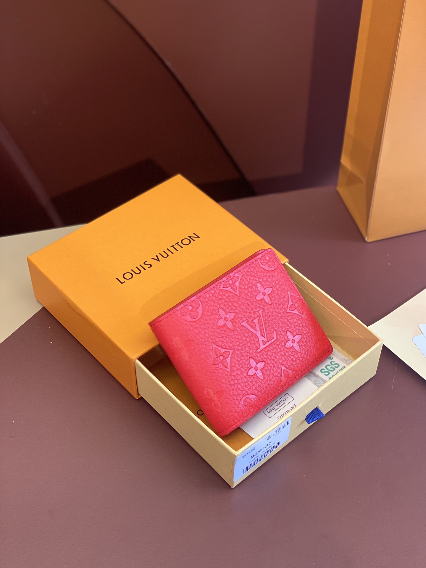 Wat is het beste
 Louis Vuitton Aaaaaa
 Portefeuille Kleine portemonnee Rood Taurillon Koeienhuid M69037