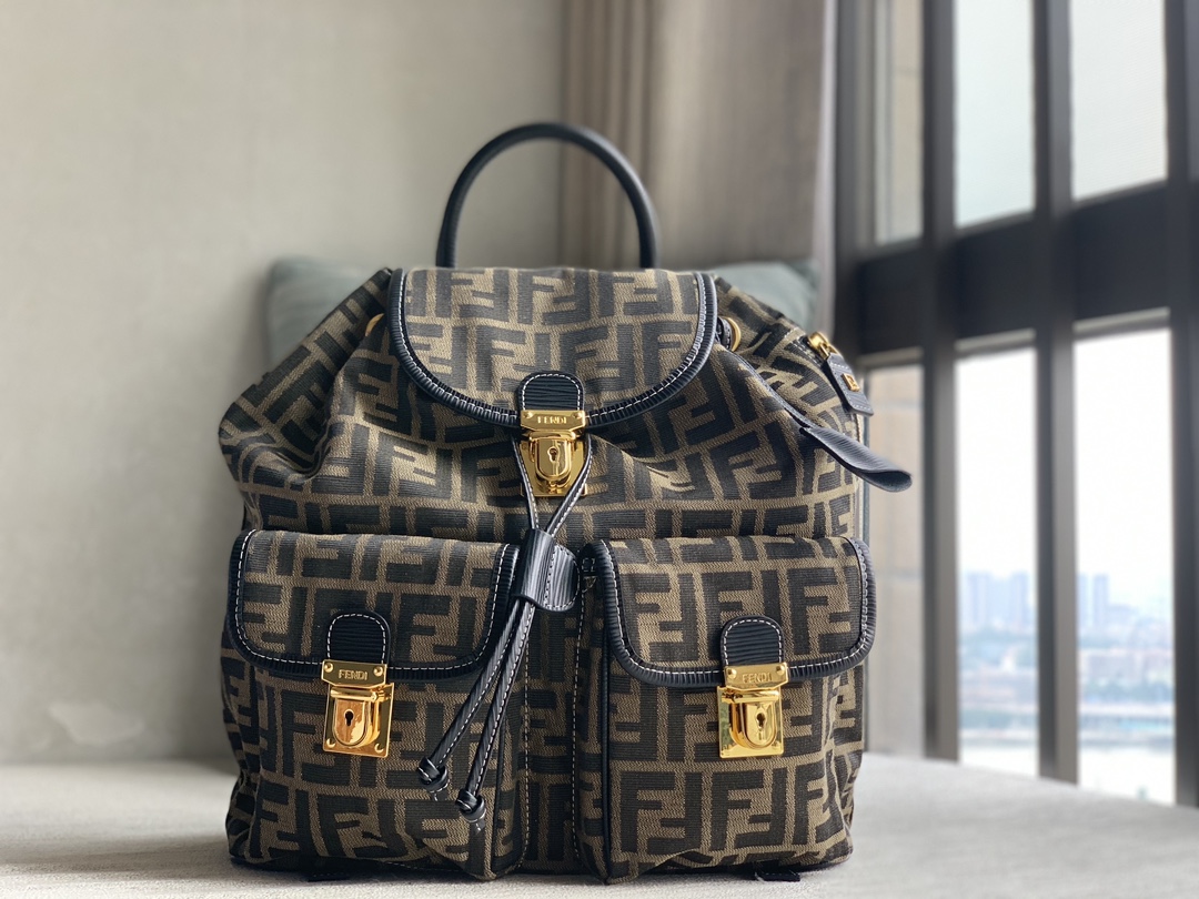 Fendi Middle-hand backpackPresbyopia
