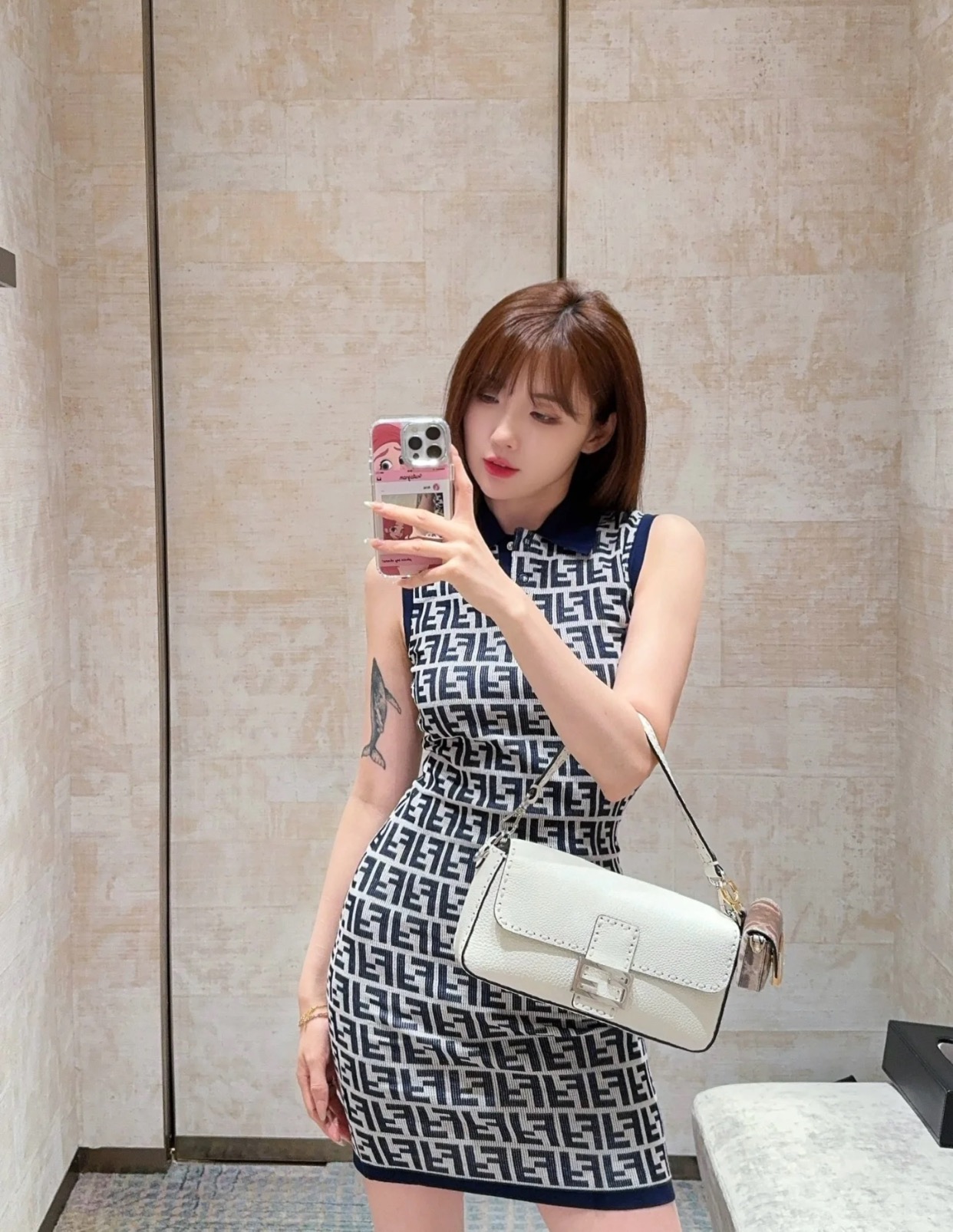 Fendi Iconic Baguette Medium HandbagIce white silver buckle F2658 is so popular