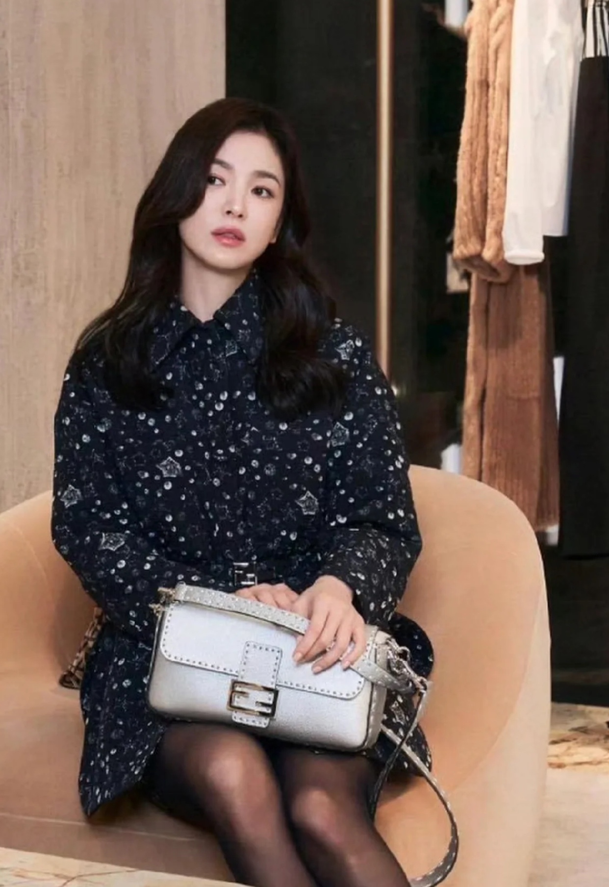 Fendi [Iconic Baguette Medium Handbag] Silver Premium Image